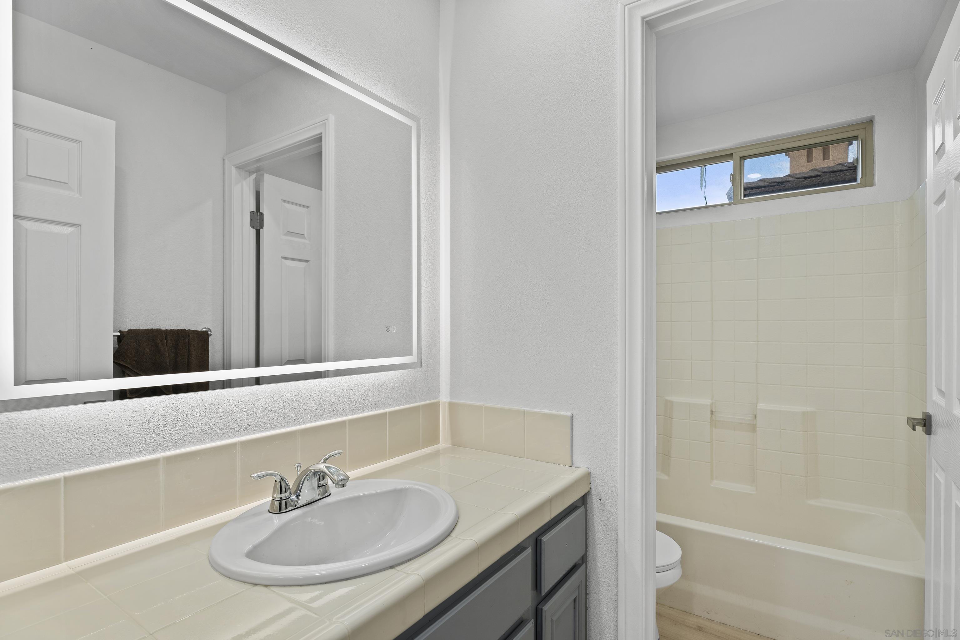 Detail Gallery Image 23 of 37 For 1611  Hikers Trail Dr, Chula Vista,  CA 91915 - 6 Beds | 4 Baths