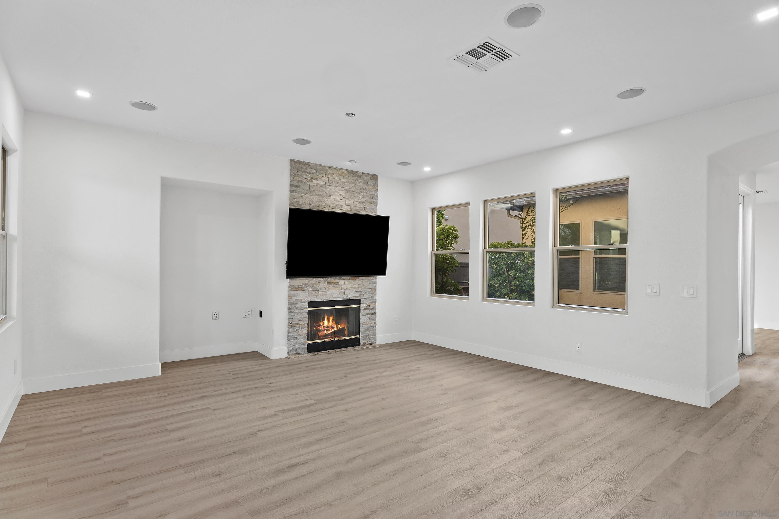 Detail Gallery Image 9 of 37 For 1611  Hikers Trail Dr, Chula Vista,  CA 91915 - 6 Beds | 4 Baths