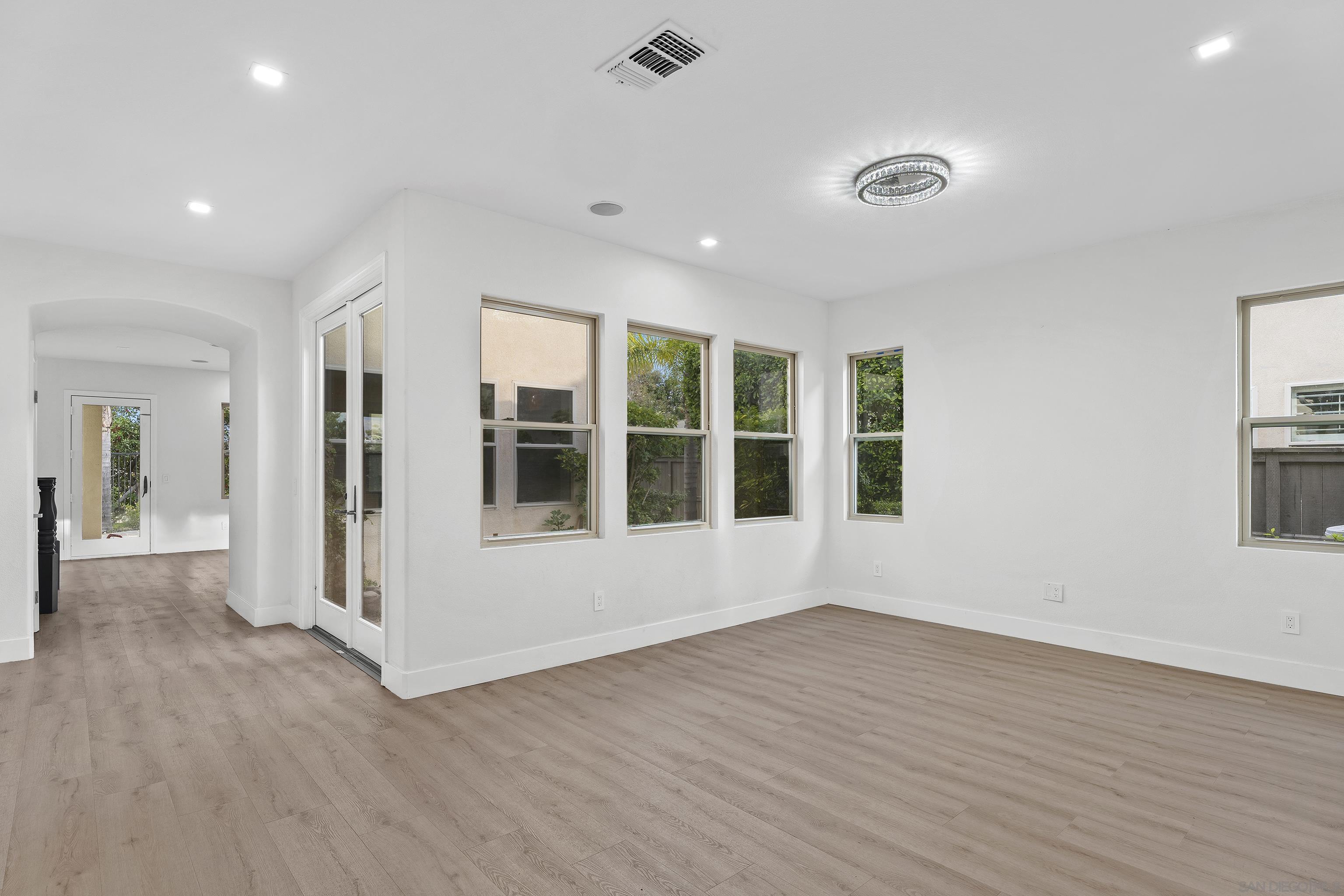 Detail Gallery Image 10 of 37 For 1611  Hikers Trail Dr, Chula Vista,  CA 91915 - 6 Beds | 4 Baths