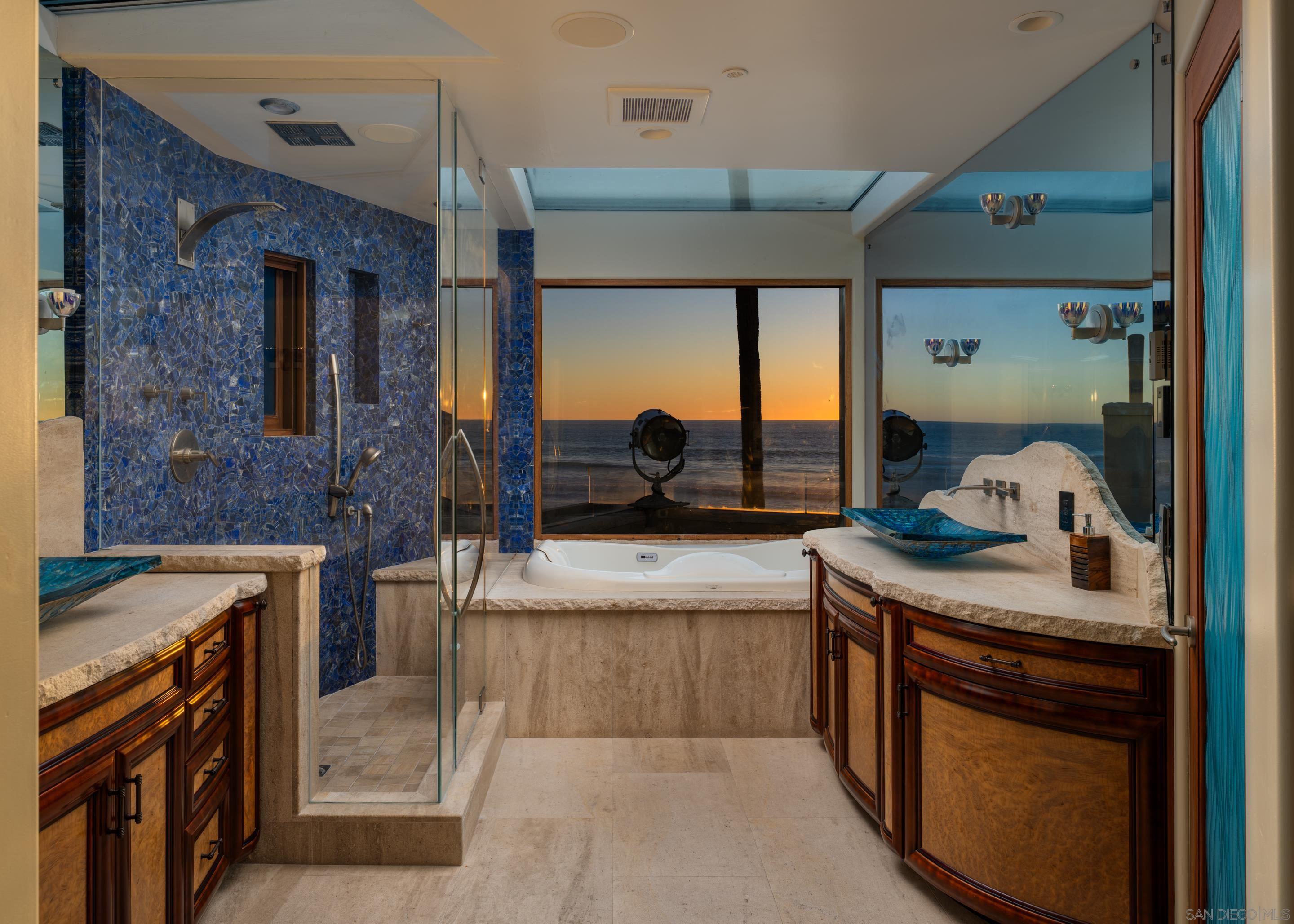 Detail Gallery Image 11 of 37 For 3921  Ocean Front Walk, San Diego,  CA 92109 - 4 Beds | 3/2 Baths