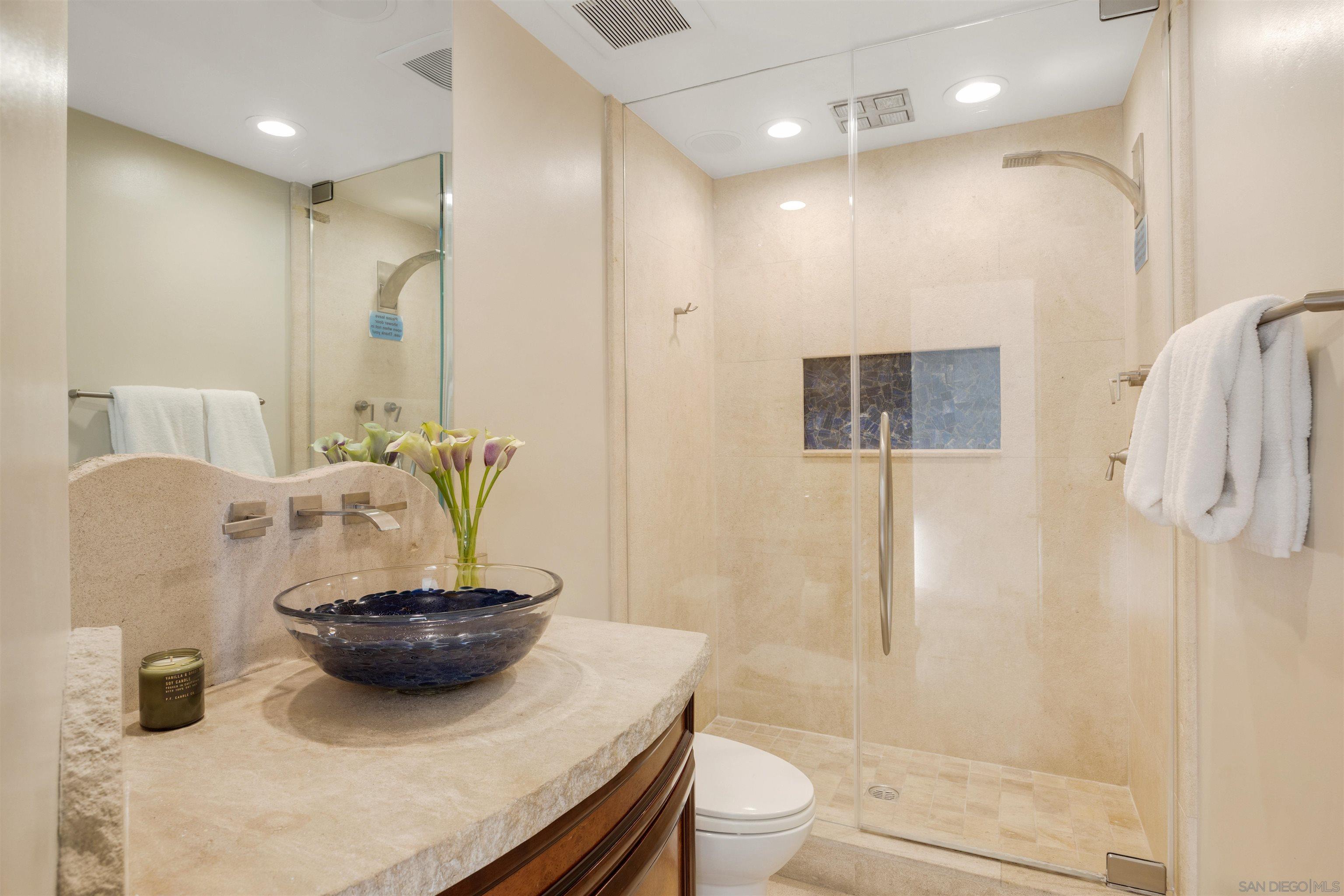 Detail Gallery Image 14 of 37 For 3921  Ocean Front Walk, San Diego,  CA 92109 - 4 Beds | 3/2 Baths