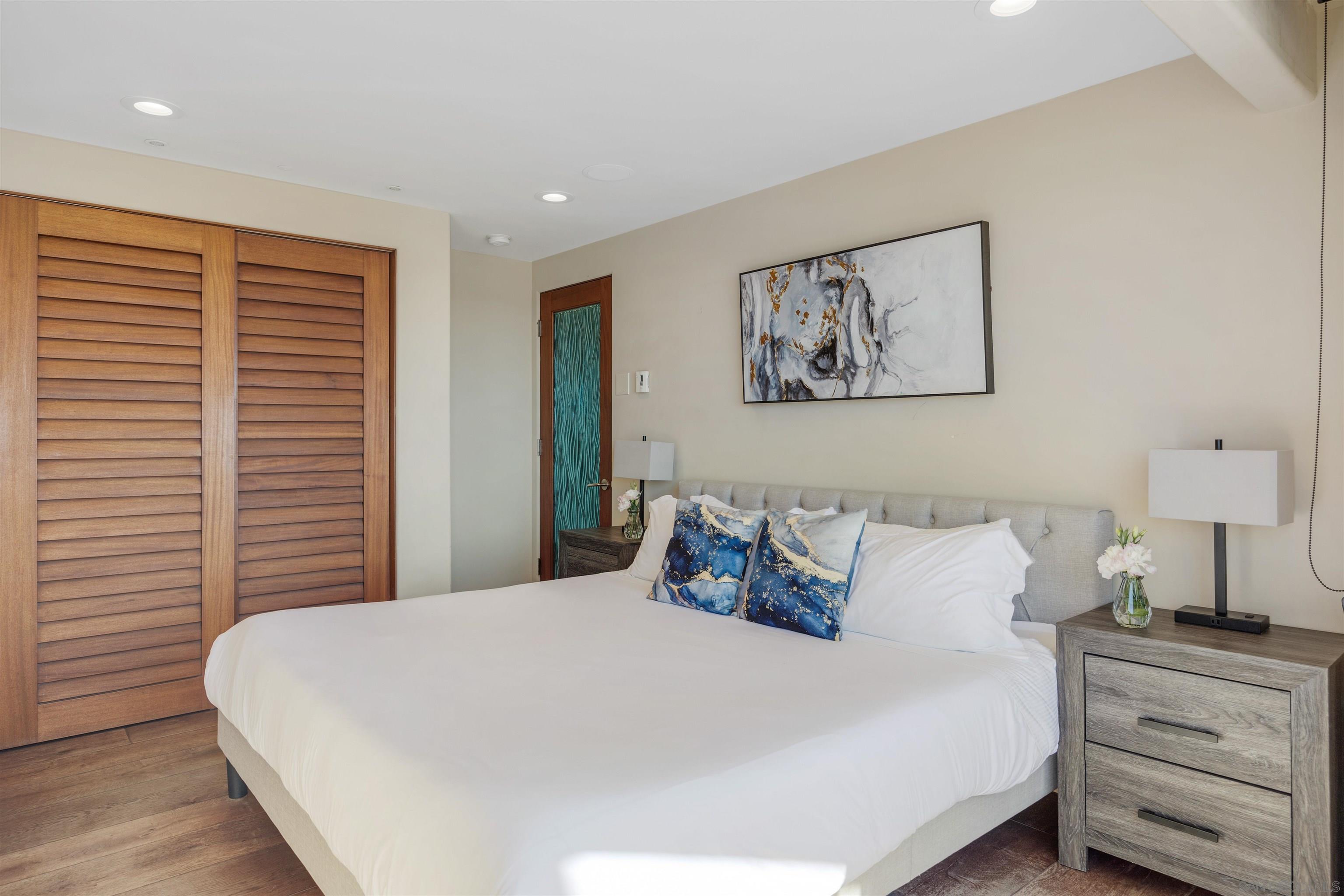 Detail Gallery Image 15 of 37 For 3921  Ocean Front Walk, San Diego,  CA 92109 - 4 Beds | 3/2 Baths