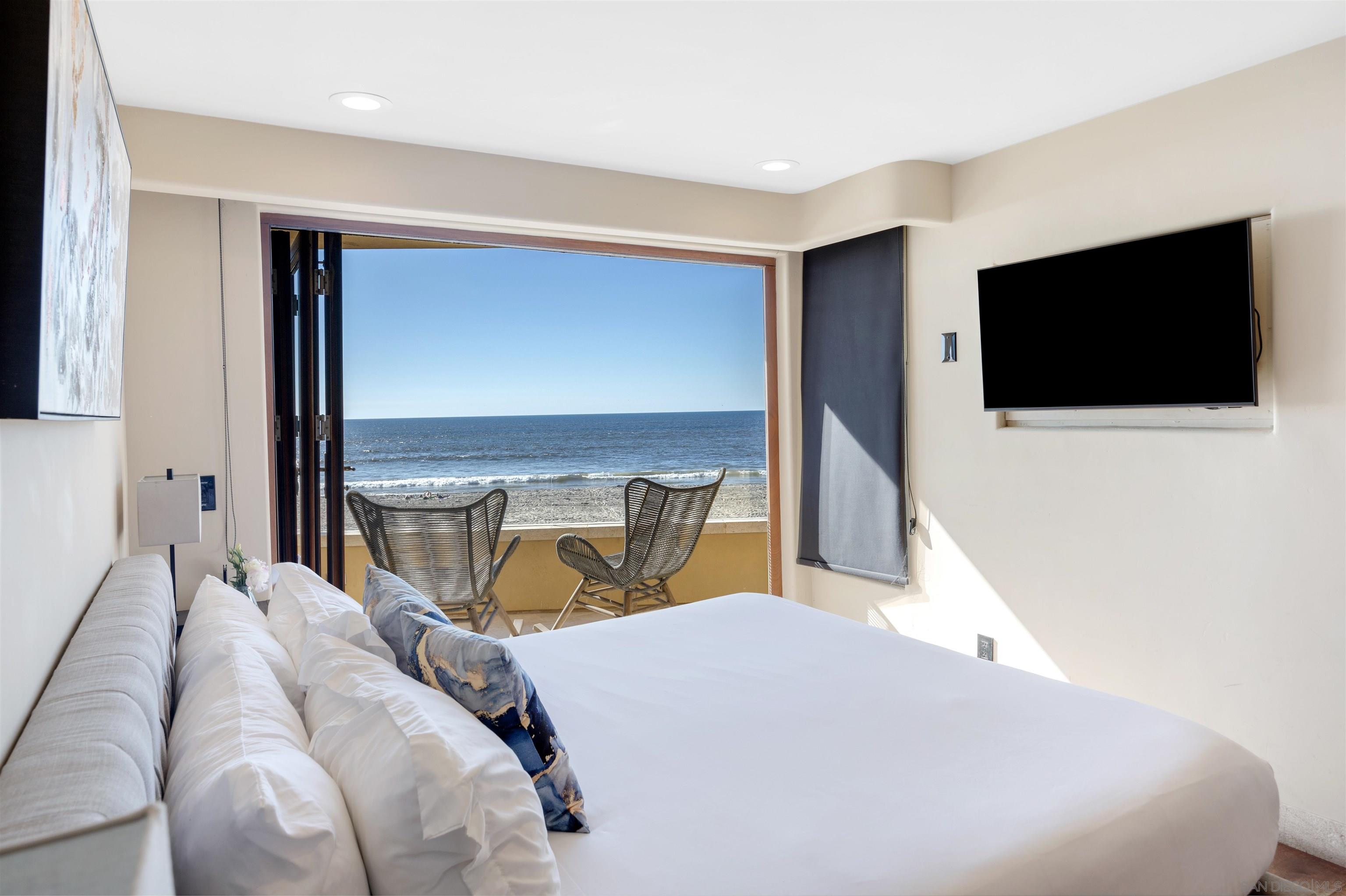 Detail Gallery Image 18 of 37 For 3921  Ocean Front Walk, San Diego,  CA 92109 - 4 Beds | 3/2 Baths