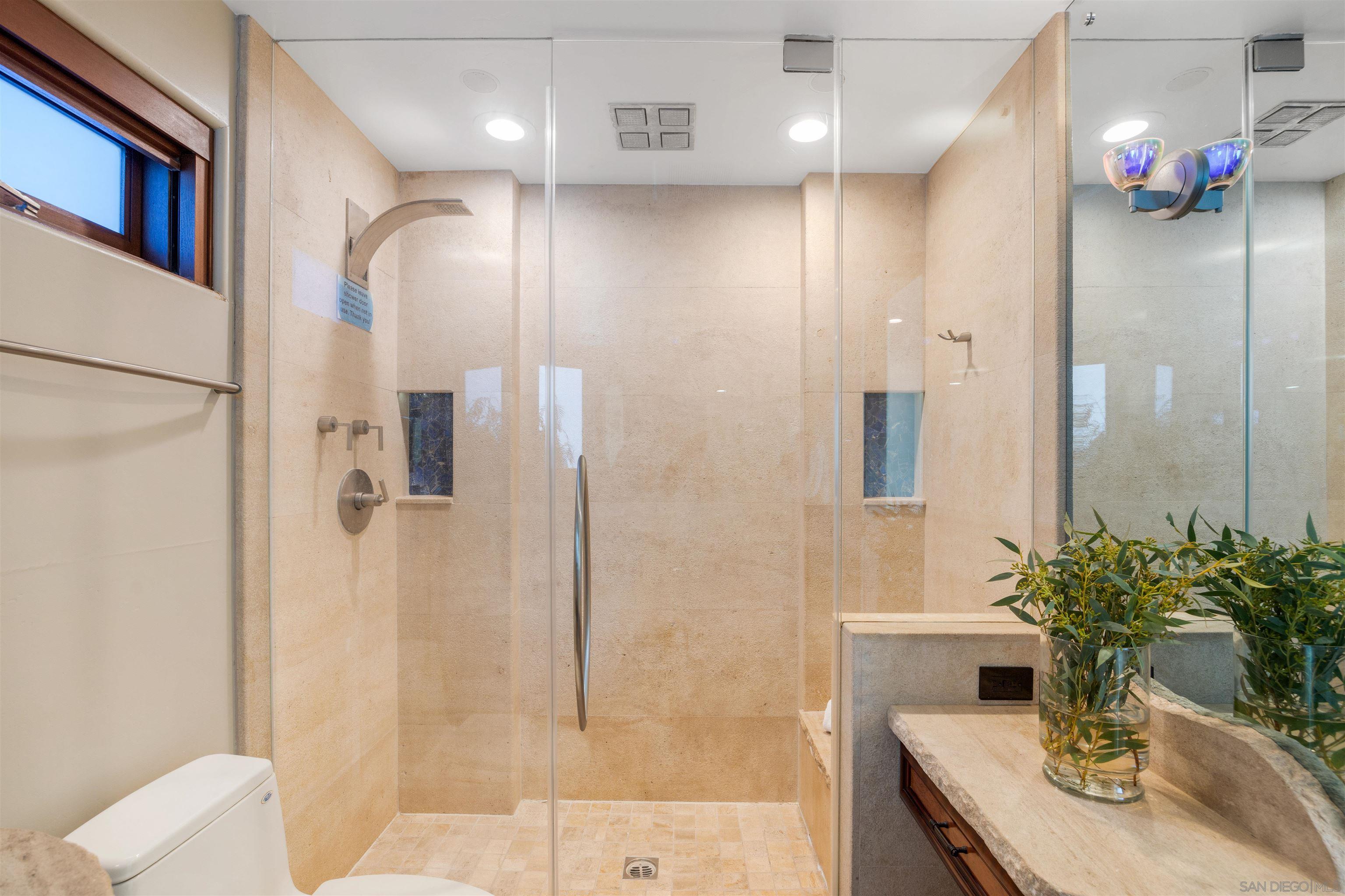 Detail Gallery Image 20 of 37 For 3921  Ocean Front Walk, San Diego,  CA 92109 - 4 Beds | 3/2 Baths