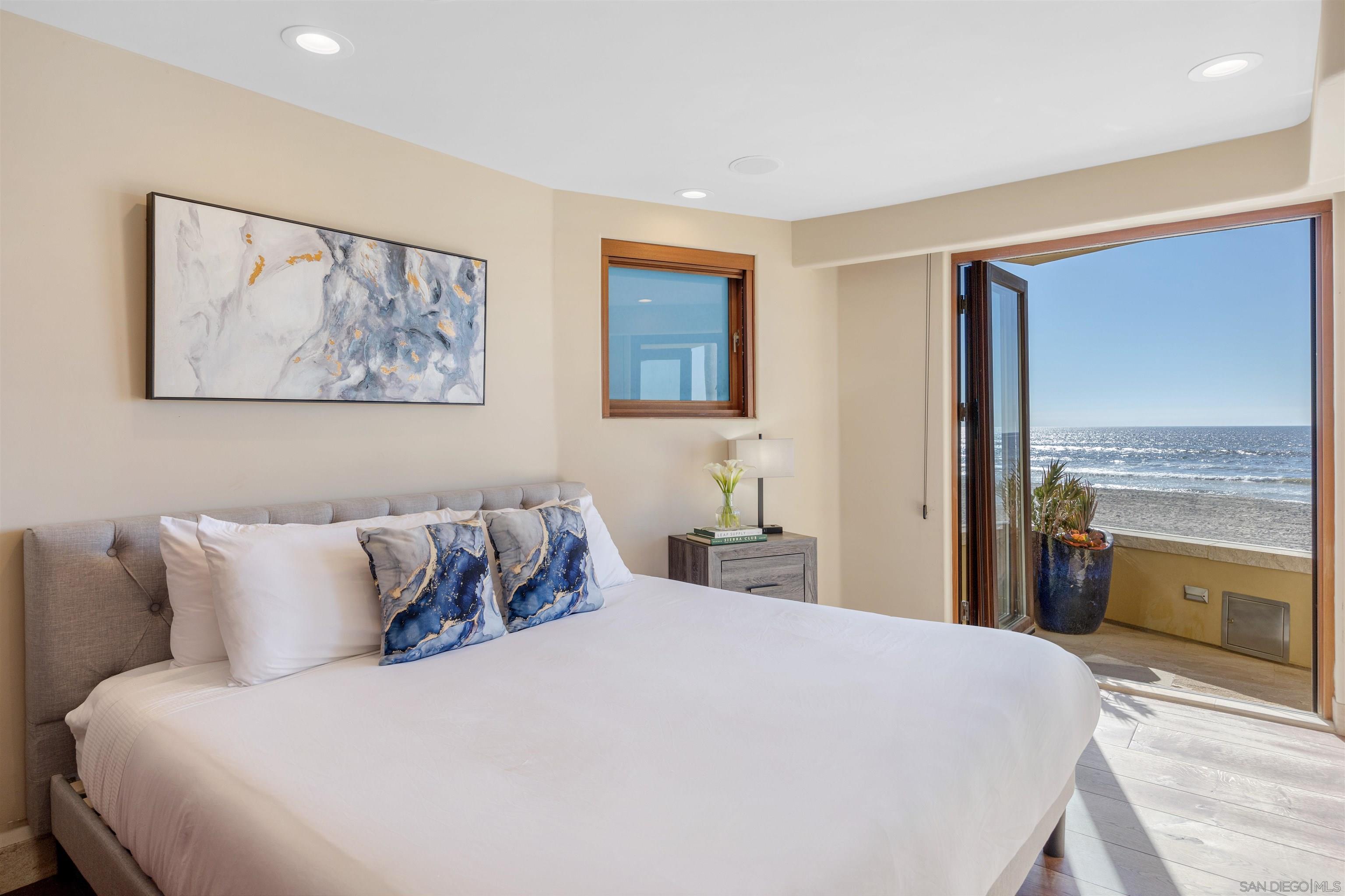 Detail Gallery Image 21 of 37 For 3921  Ocean Front Walk, San Diego,  CA 92109 - 4 Beds | 3/2 Baths