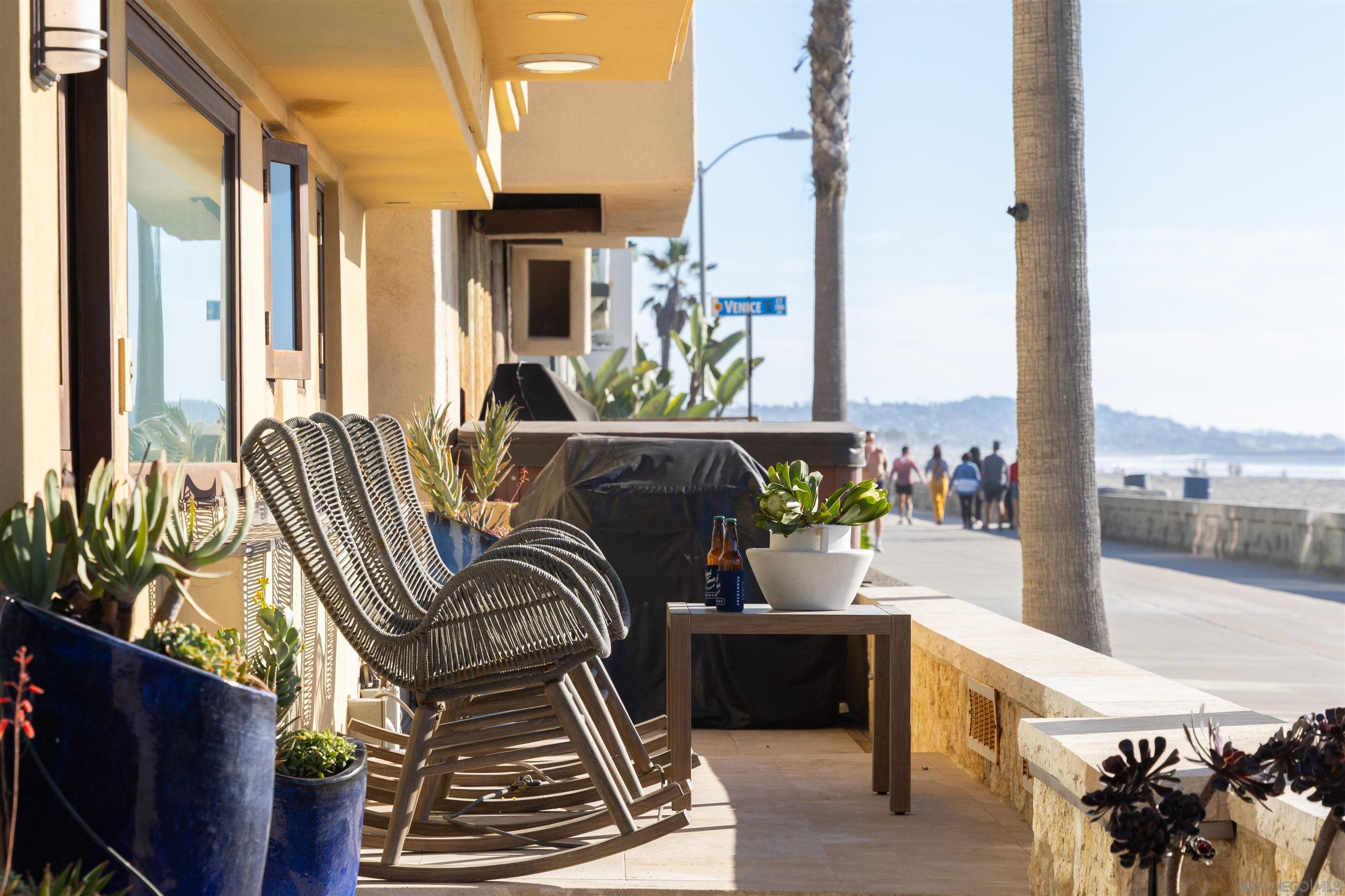 Detail Gallery Image 23 of 37 For 3921  Ocean Front Walk, San Diego,  CA 92109 - 4 Beds | 3/2 Baths