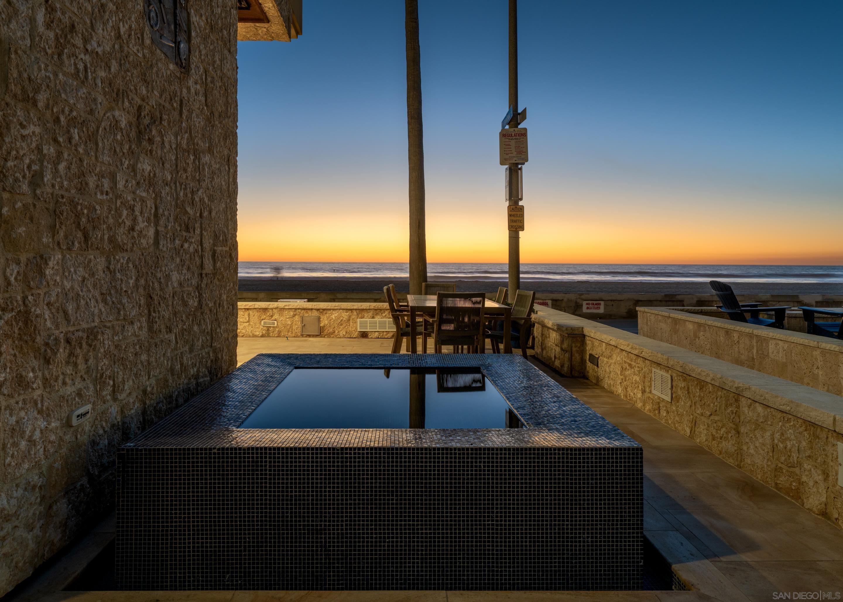 Detail Gallery Image 25 of 37 For 3921  Ocean Front Walk, San Diego,  CA 92109 - 4 Beds | 3/2 Baths