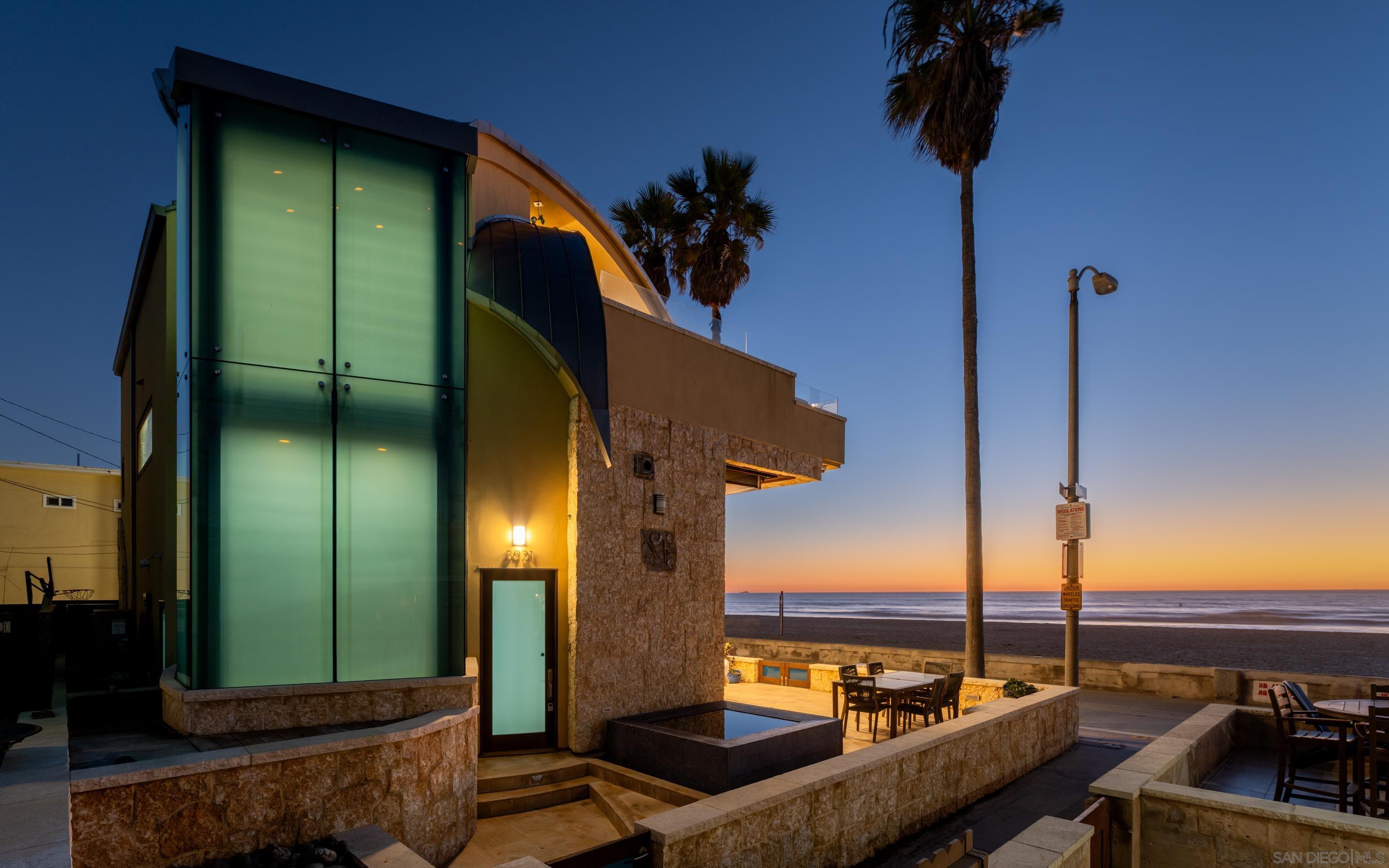 Detail Gallery Image 30 of 37 For 3921  Ocean Front Walk, San Diego,  CA 92109 - 4 Beds | 3/2 Baths