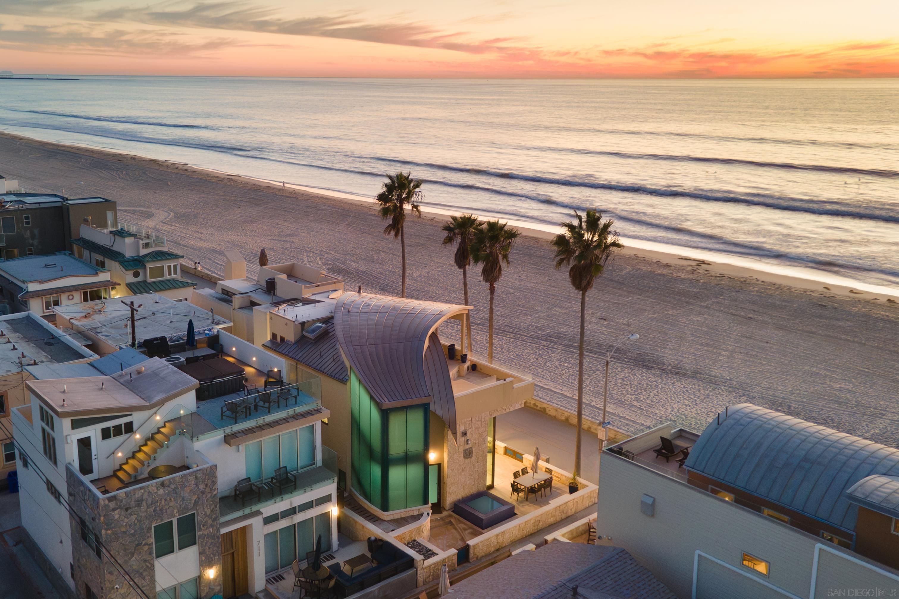 Detail Gallery Image 31 of 37 For 3921  Ocean Front Walk, San Diego,  CA 92109 - 4 Beds | 3/2 Baths