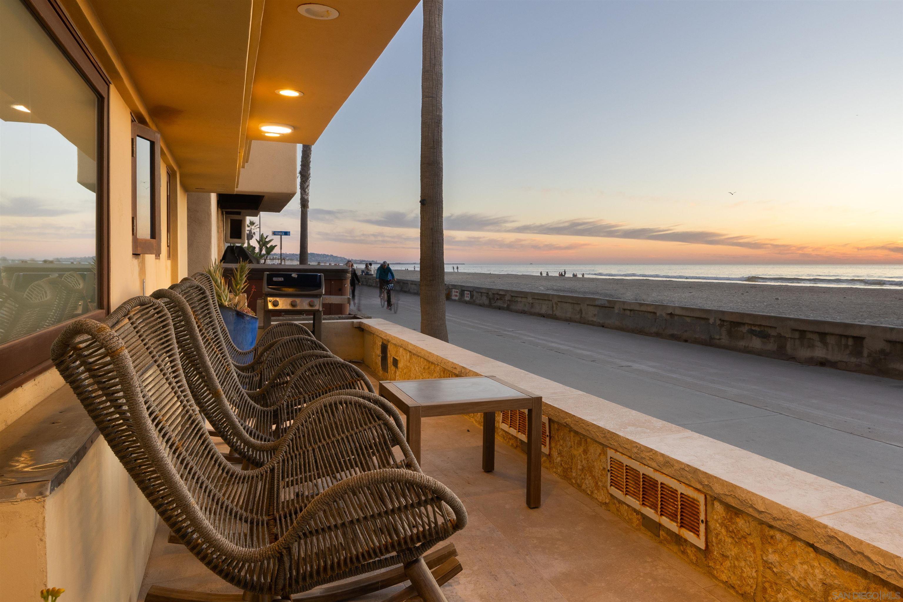 Detail Gallery Image 34 of 37 For 3921  Ocean Front Walk, San Diego,  CA 92109 - 4 Beds | 3/2 Baths