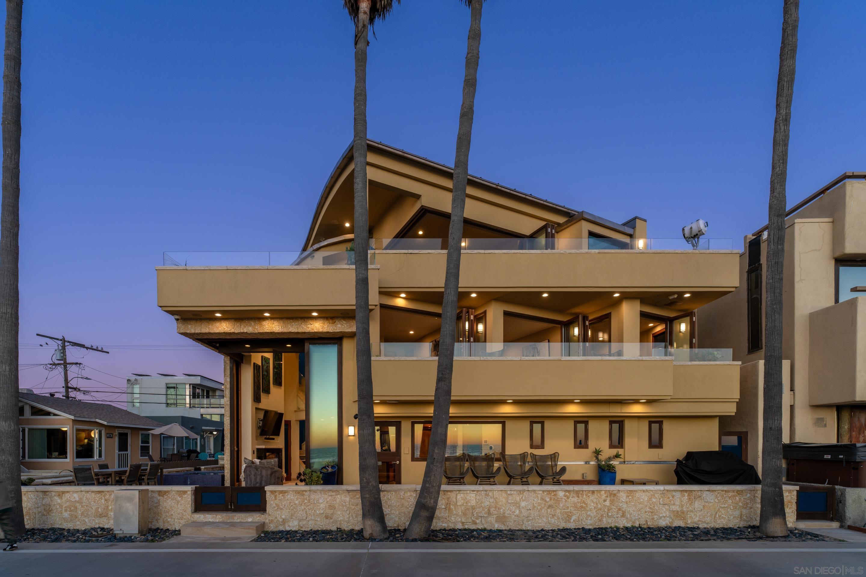 Detail Gallery Image 35 of 37 For 3921  Ocean Front Walk, San Diego,  CA 92109 - 4 Beds | 3/2 Baths