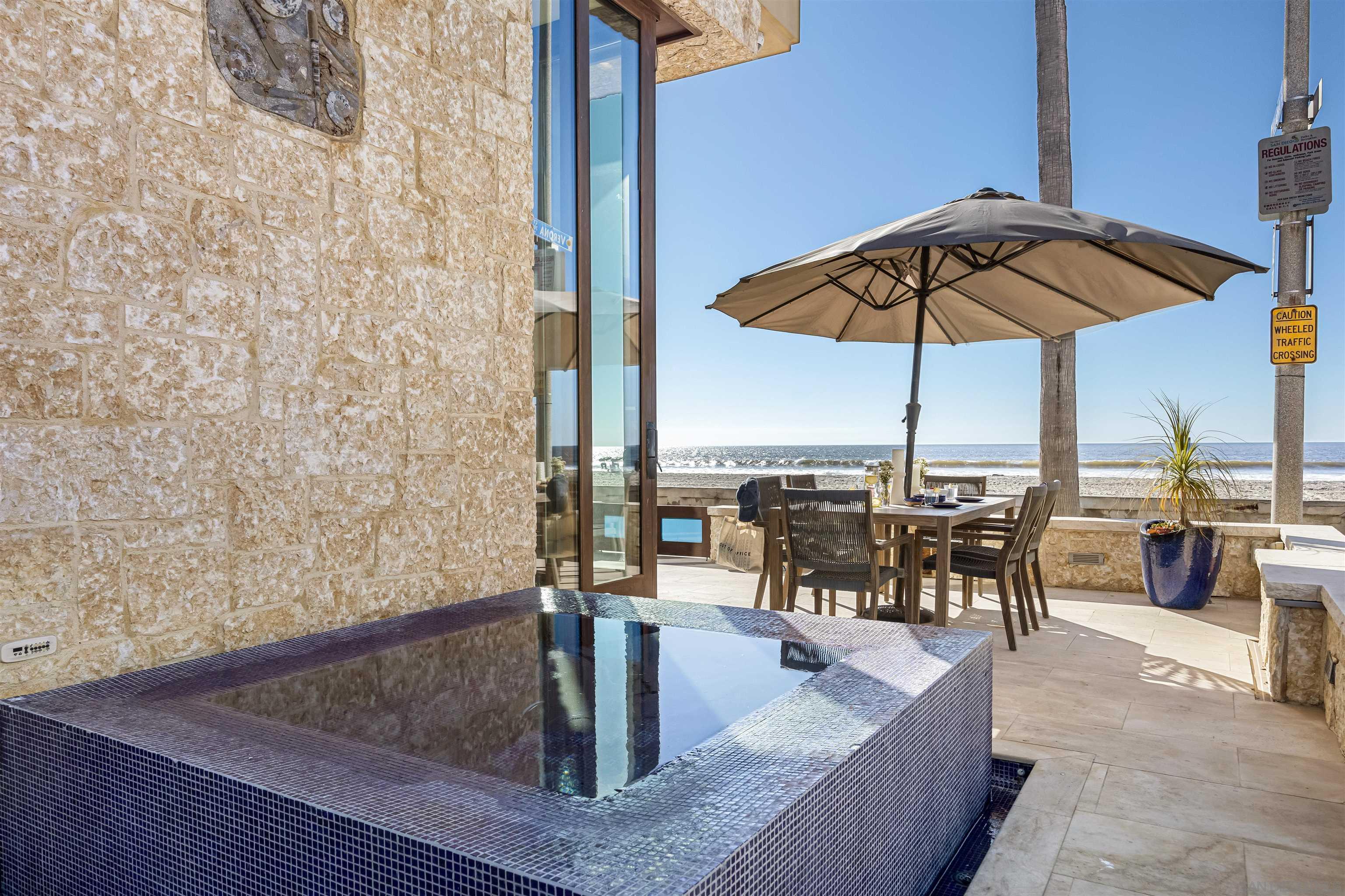Detail Gallery Image 6 of 37 For 3921  Ocean Front Walk, San Diego,  CA 92109 - 4 Beds | 3/2 Baths