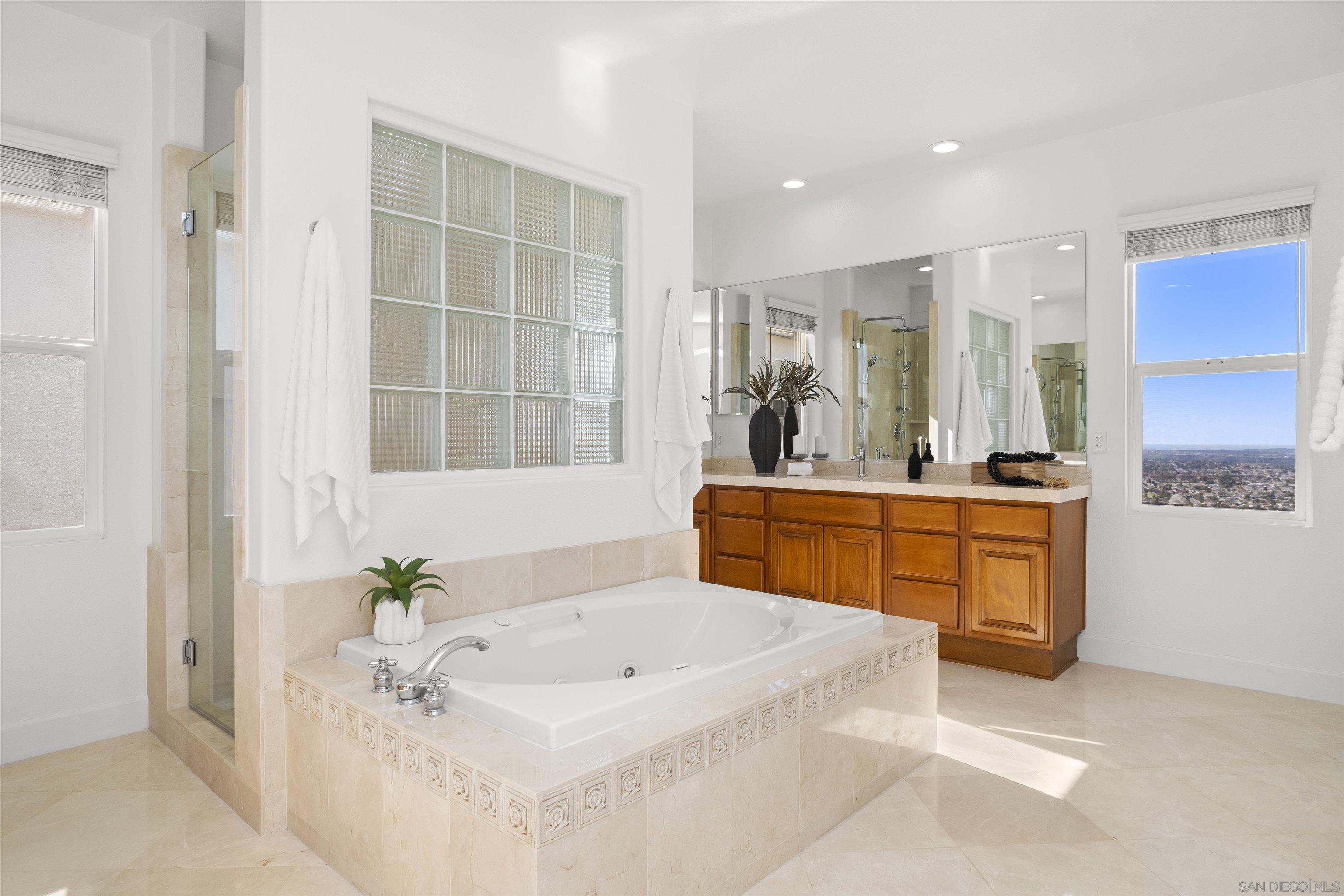 Detail Gallery Image 39 of 75 For 11127  Breckenridge Dr, San Diego,  CA 92131 - 5 Beds | 4 Baths