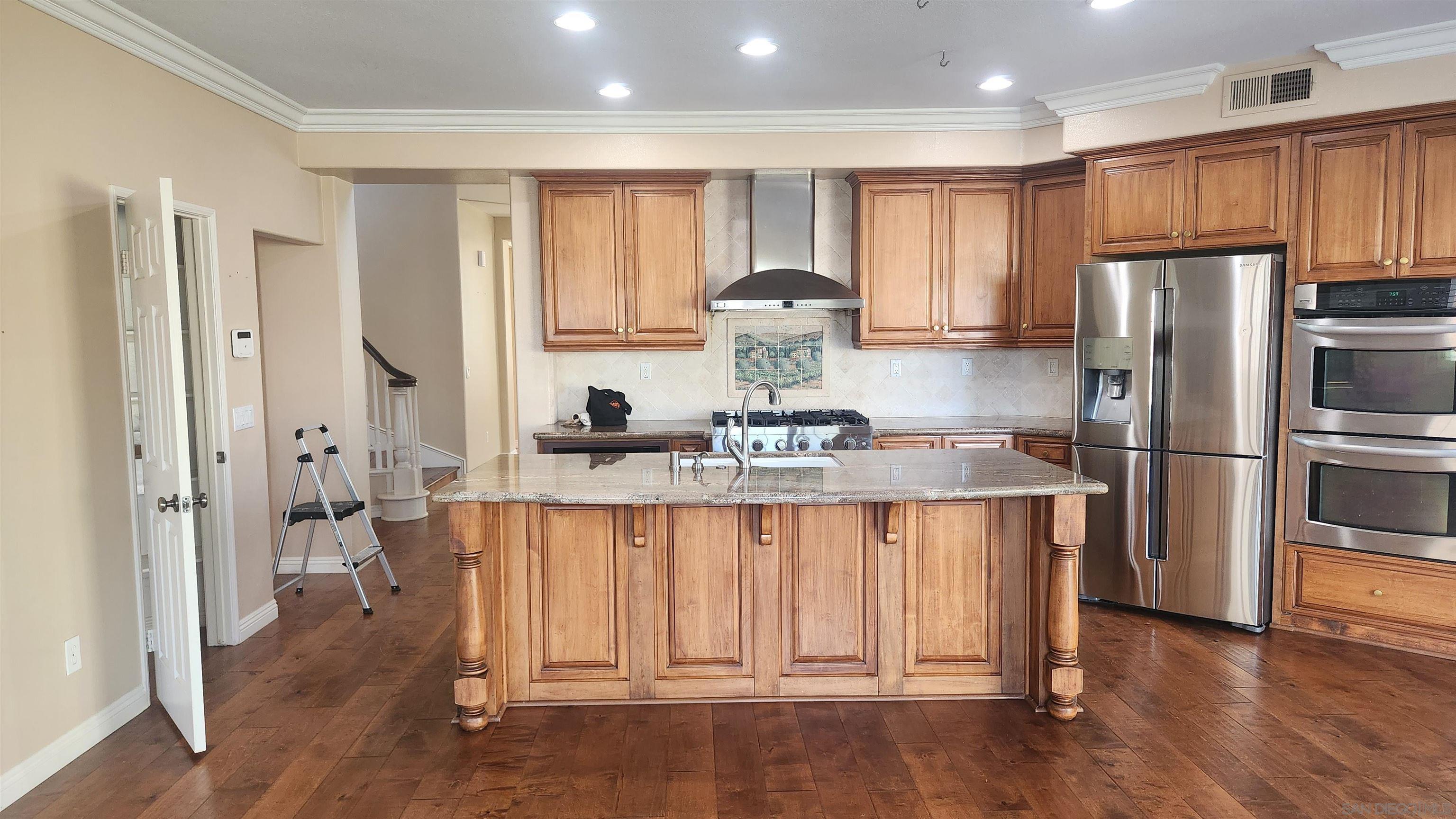 Detail Gallery Image 4 of 12 For 3665  Strata Dr, Carlsbad,  CA 92010 - 5 Beds | 3 Baths