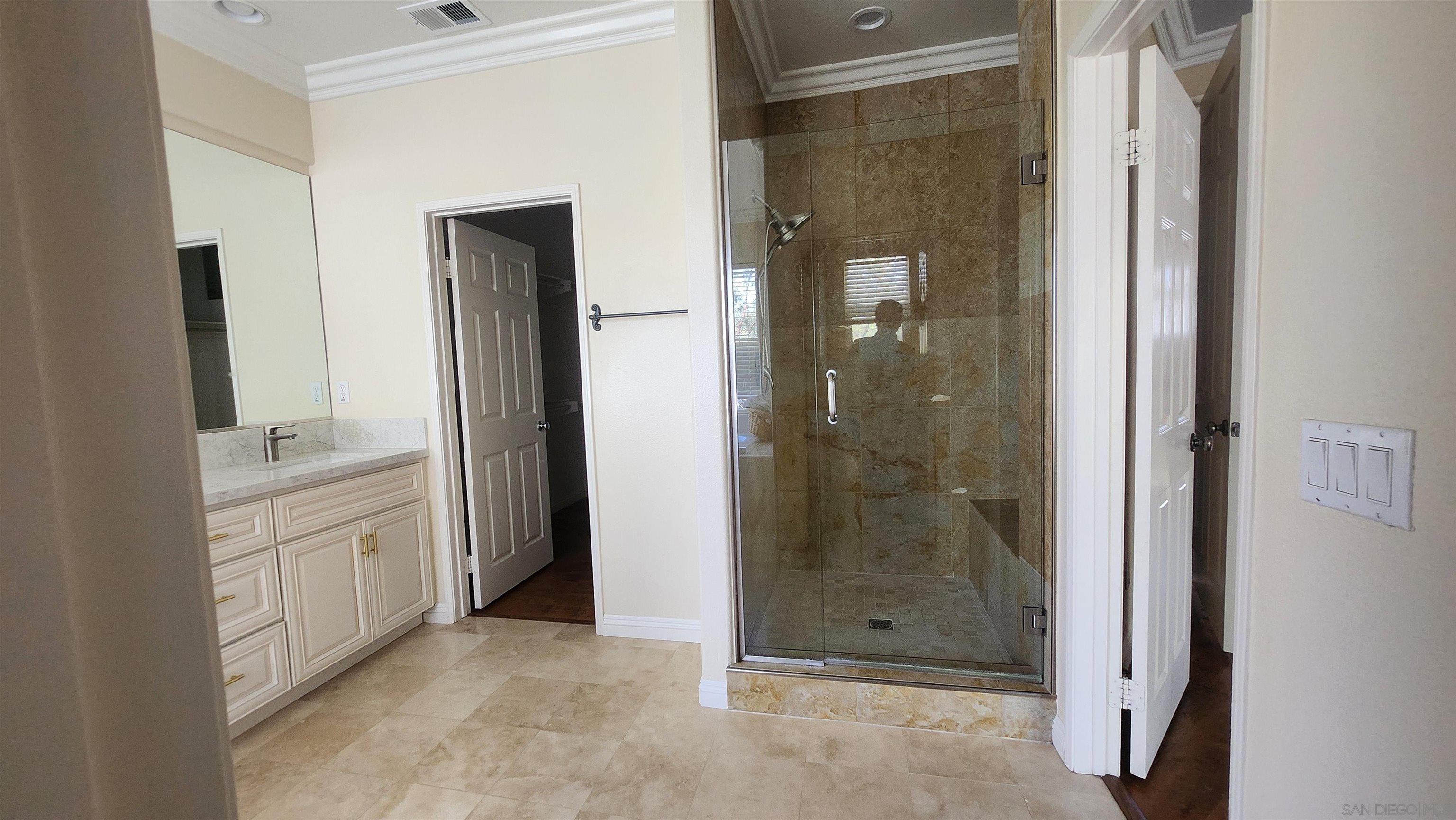 Detail Gallery Image 10 of 12 For 3665  Strata Dr, Carlsbad,  CA 92010 - 5 Beds | 3 Baths