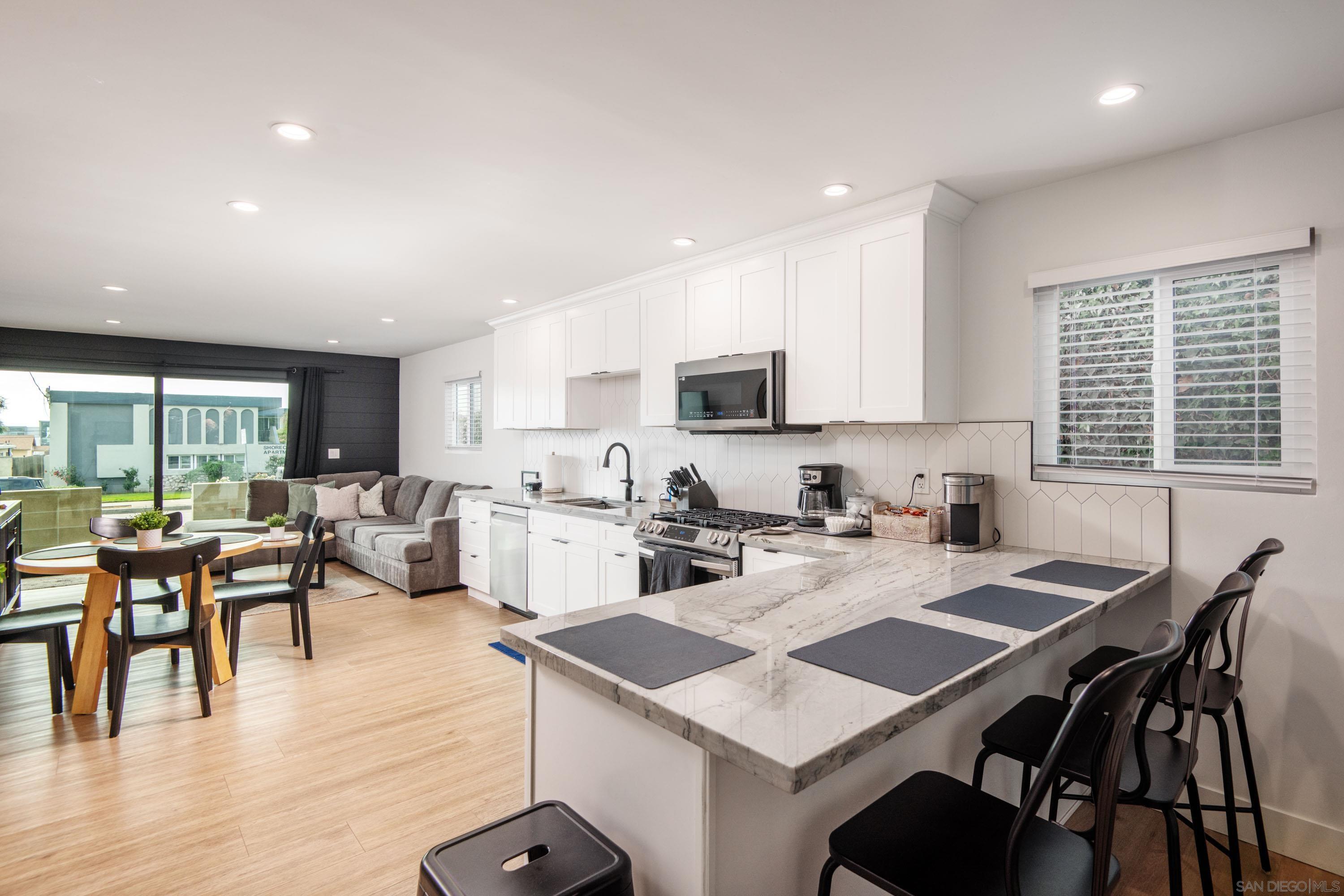 Detail Gallery Image 2 of 34 For 2138-2140  Reed Ave, San Diego,  CA 92109 - – Beds | – Baths