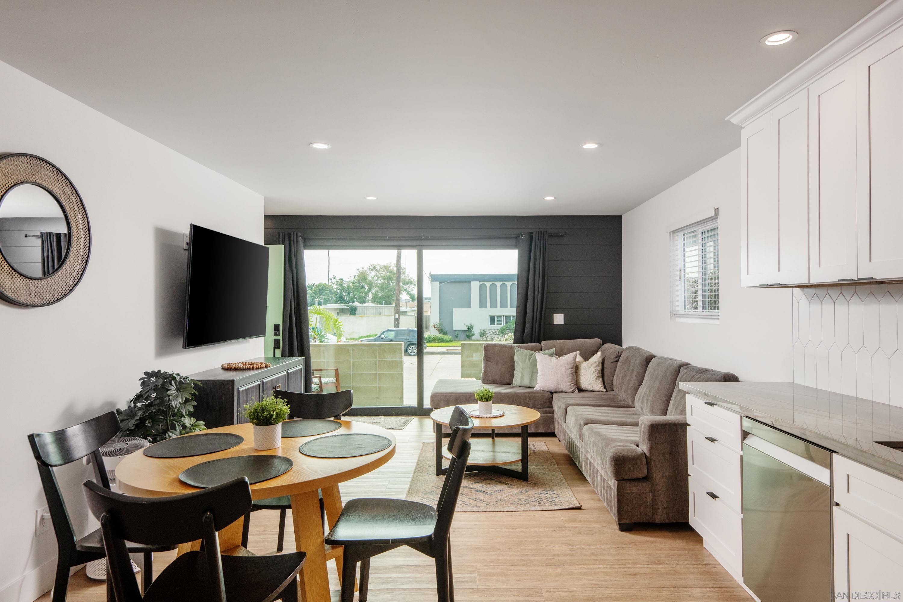 Detail Gallery Image 3 of 34 For 2138-2140  Reed Ave, San Diego,  CA 92109 - – Beds | – Baths