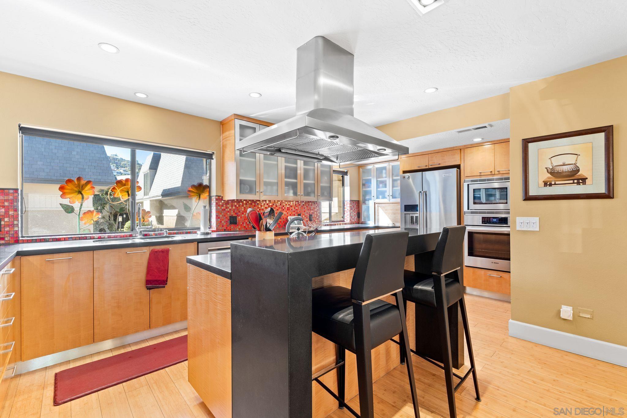 Detail Gallery Image 12 of 41 For 7962  Caminito Del Cid, La Jolla,  CA 92037 - 3 Beds | 3 Baths