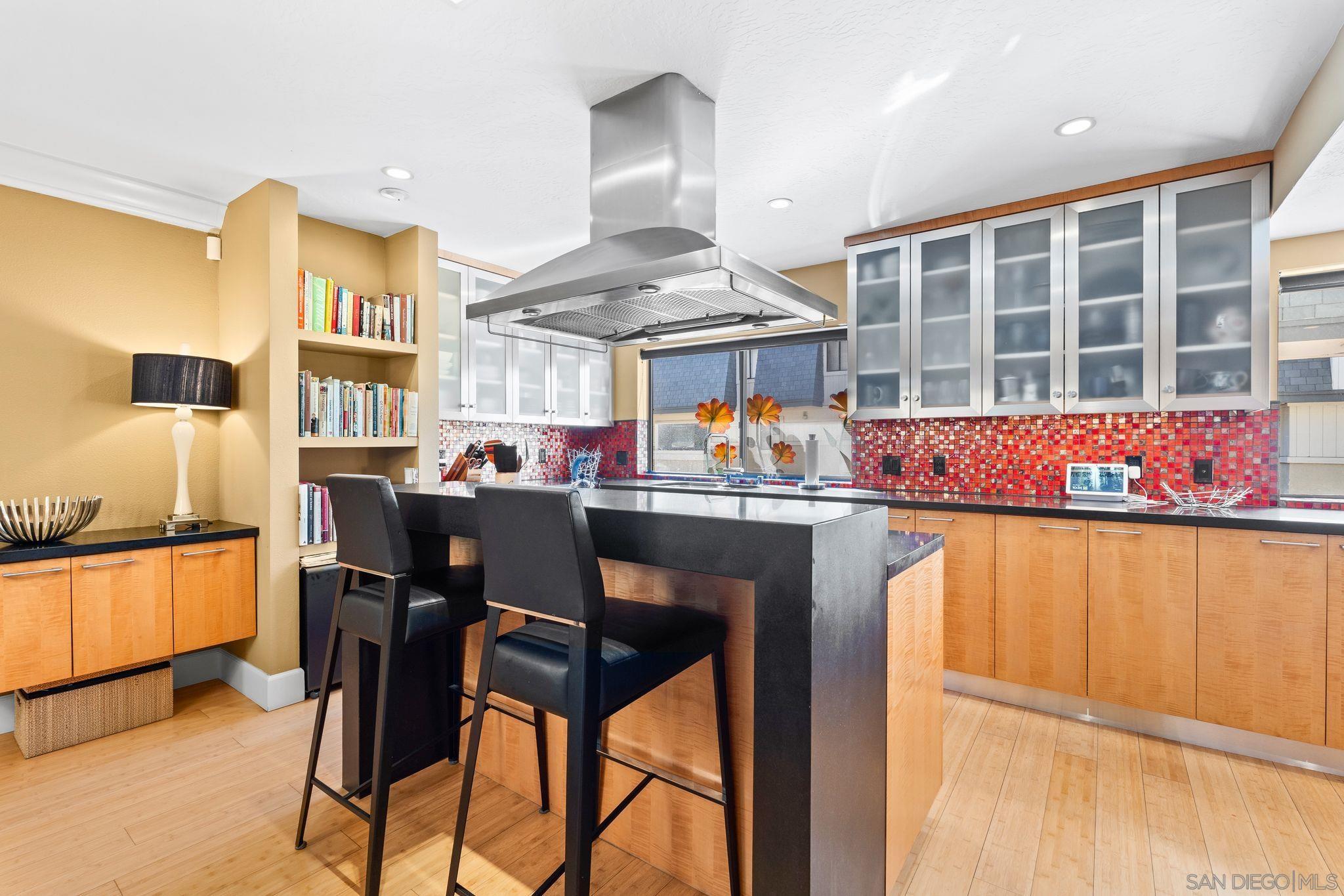 Detail Gallery Image 13 of 41 For 7962  Caminito Del Cid, La Jolla,  CA 92037 - 3 Beds | 3 Baths