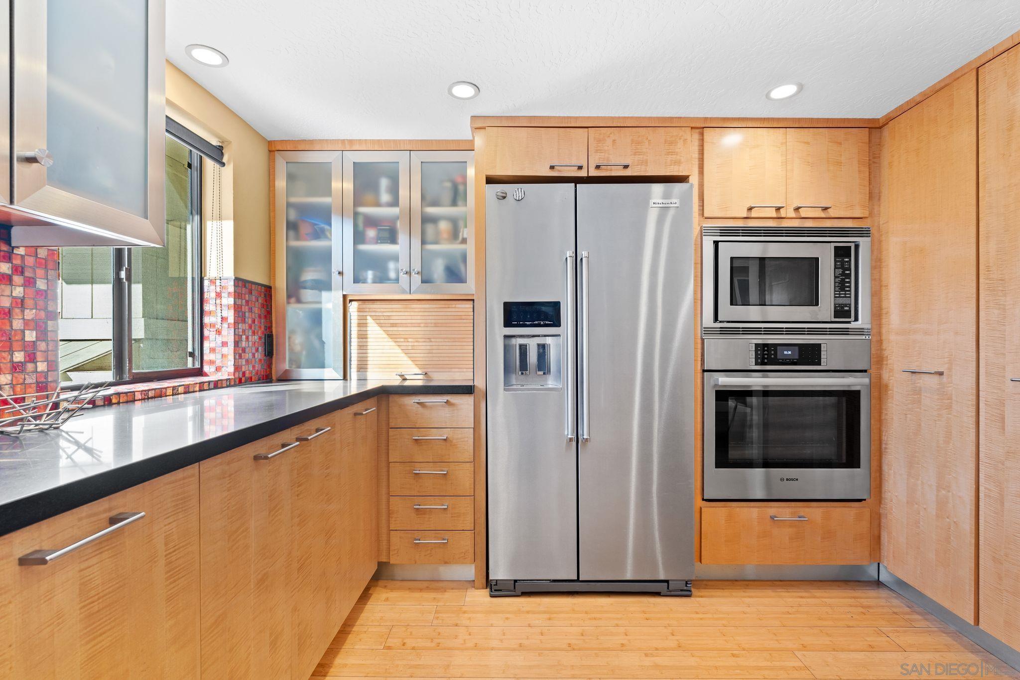 Detail Gallery Image 18 of 41 For 7962  Caminito Del Cid, La Jolla,  CA 92037 - 3 Beds | 3 Baths