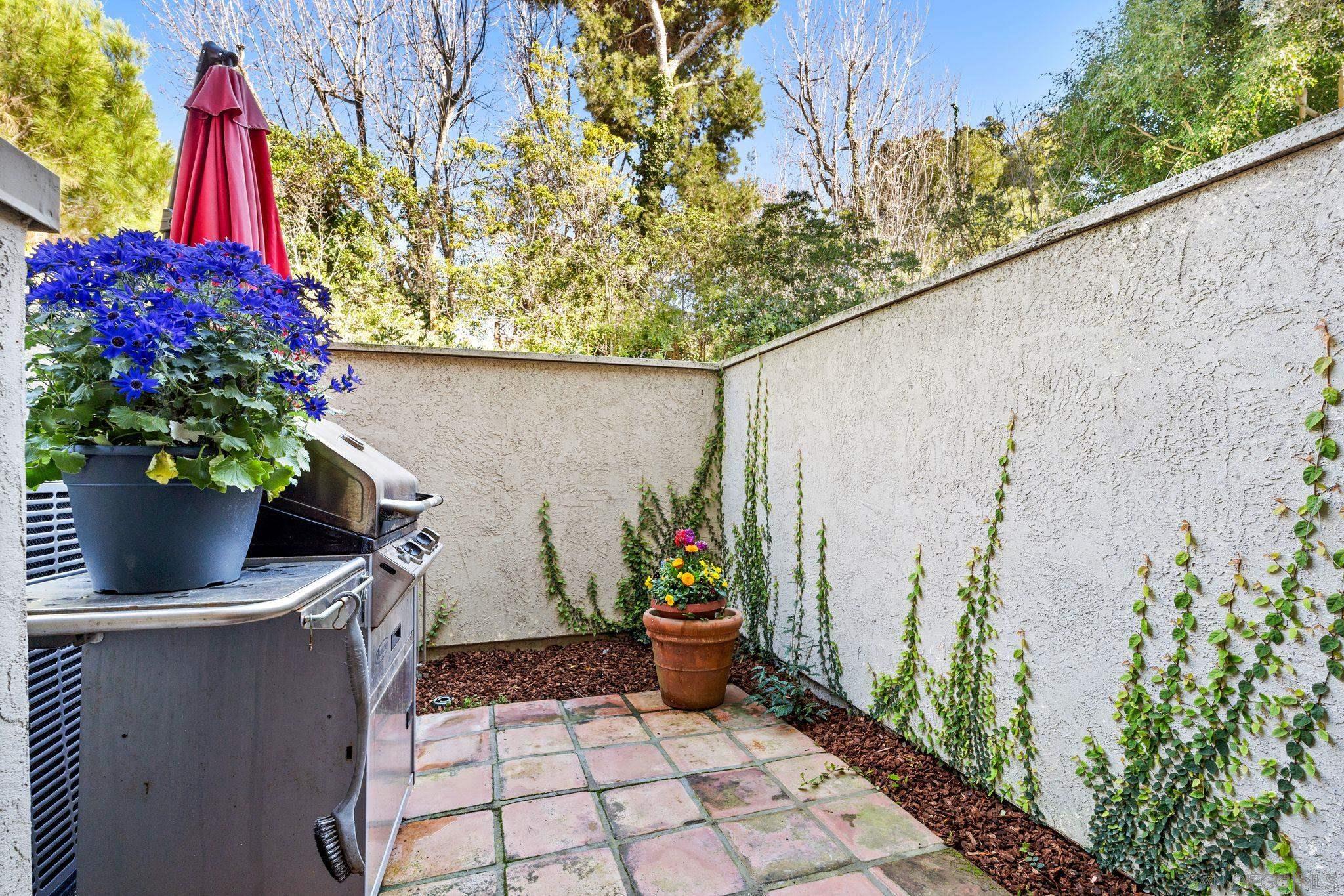 Detail Gallery Image 6 of 41 For 7962  Caminito Del Cid, La Jolla,  CA 92037 - 3 Beds | 3 Baths