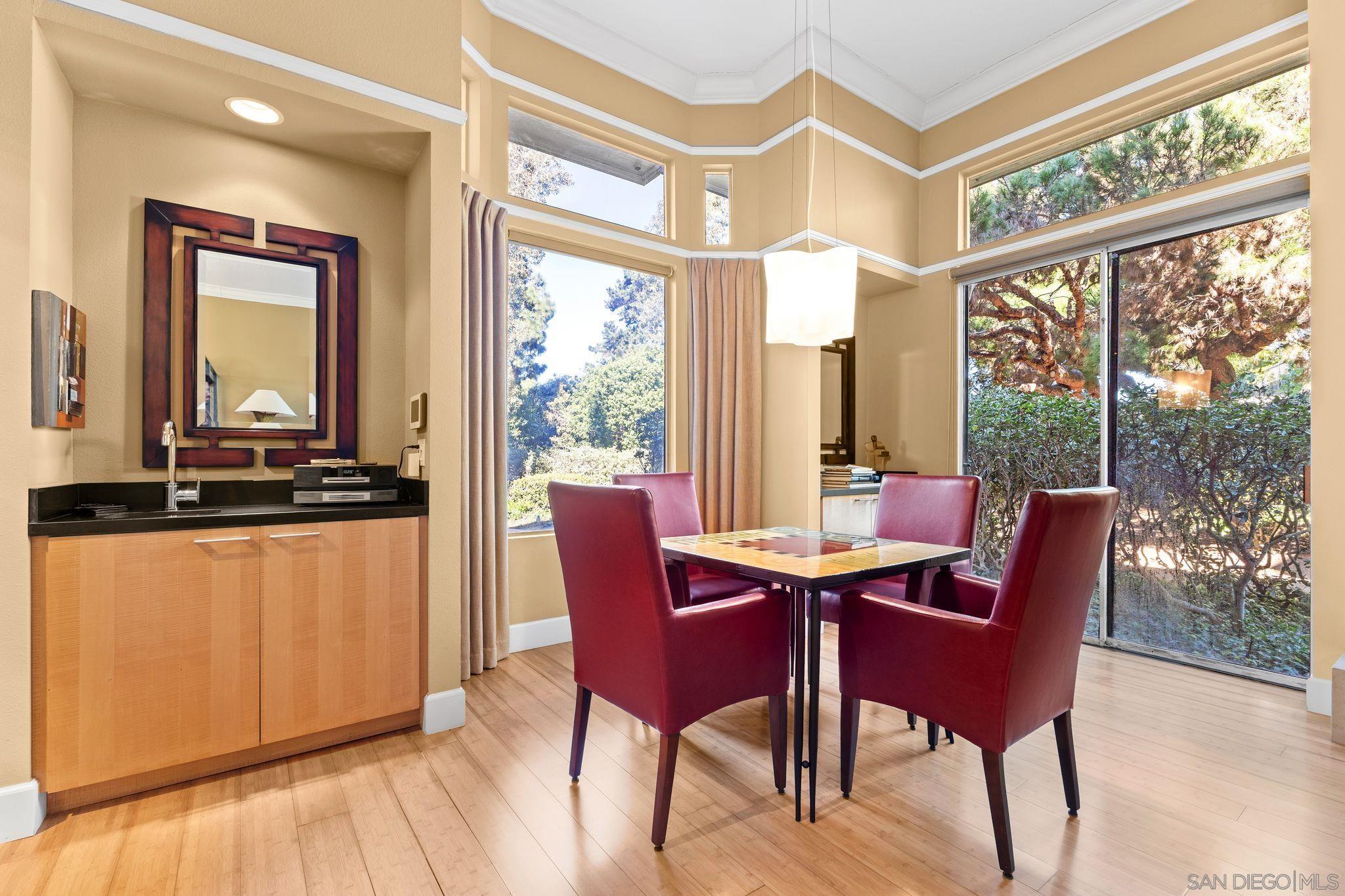 Detail Gallery Image 8 of 41 For 7962  Caminito Del Cid, La Jolla,  CA 92037 - 3 Beds | 3 Baths