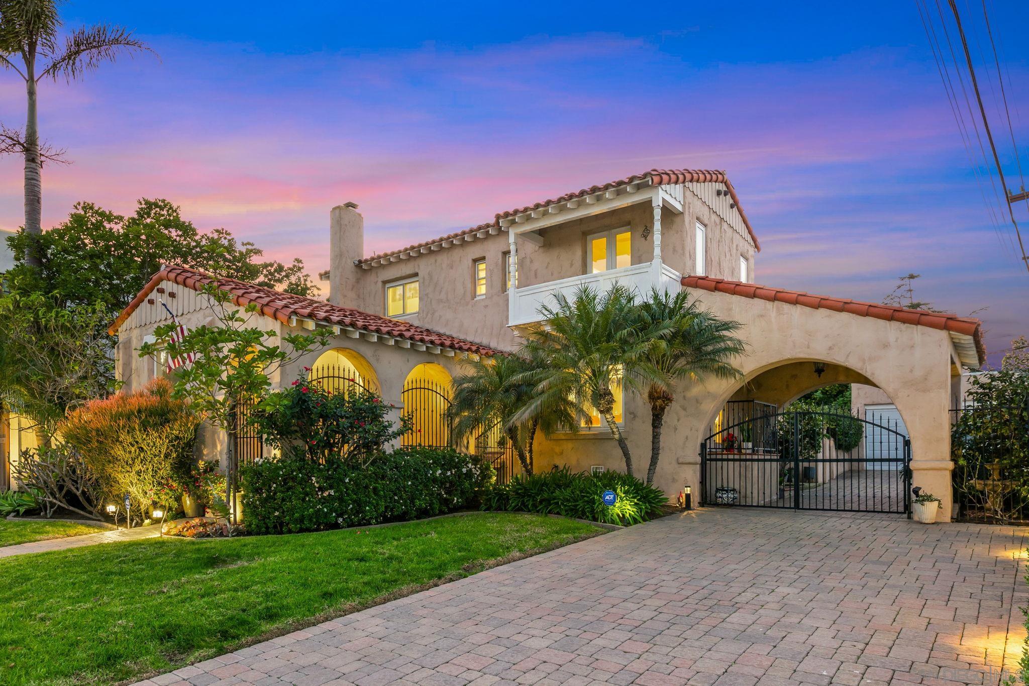 Detail Gallery Image 2 of 33 For 3647  Hyacinth Dr, San Diego,  CA 92106 - 3 Beds | 3 Baths