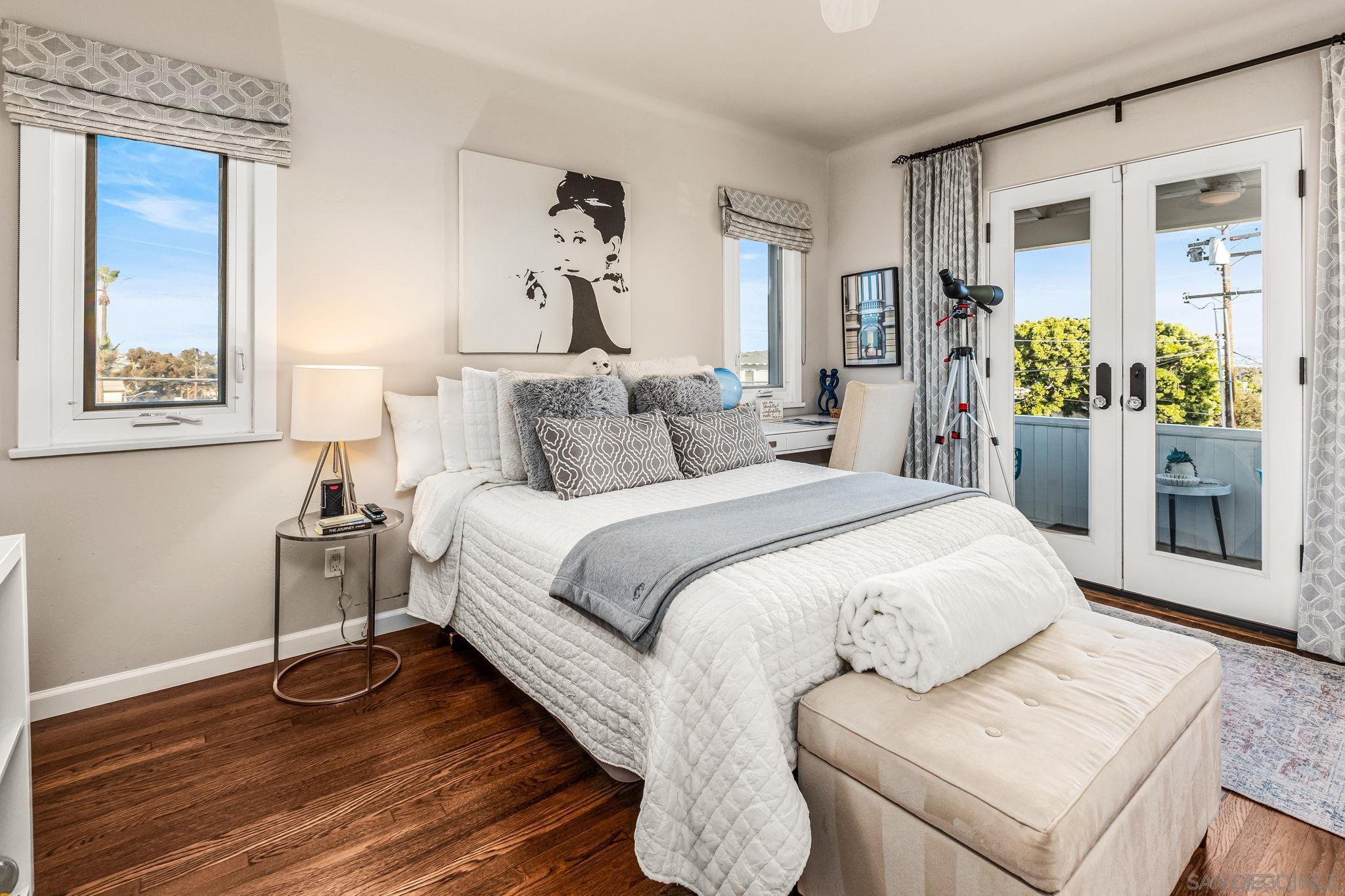 Detail Gallery Image 13 of 33 For 3647  Hyacinth Dr, San Diego,  CA 92106 - 3 Beds | 3 Baths