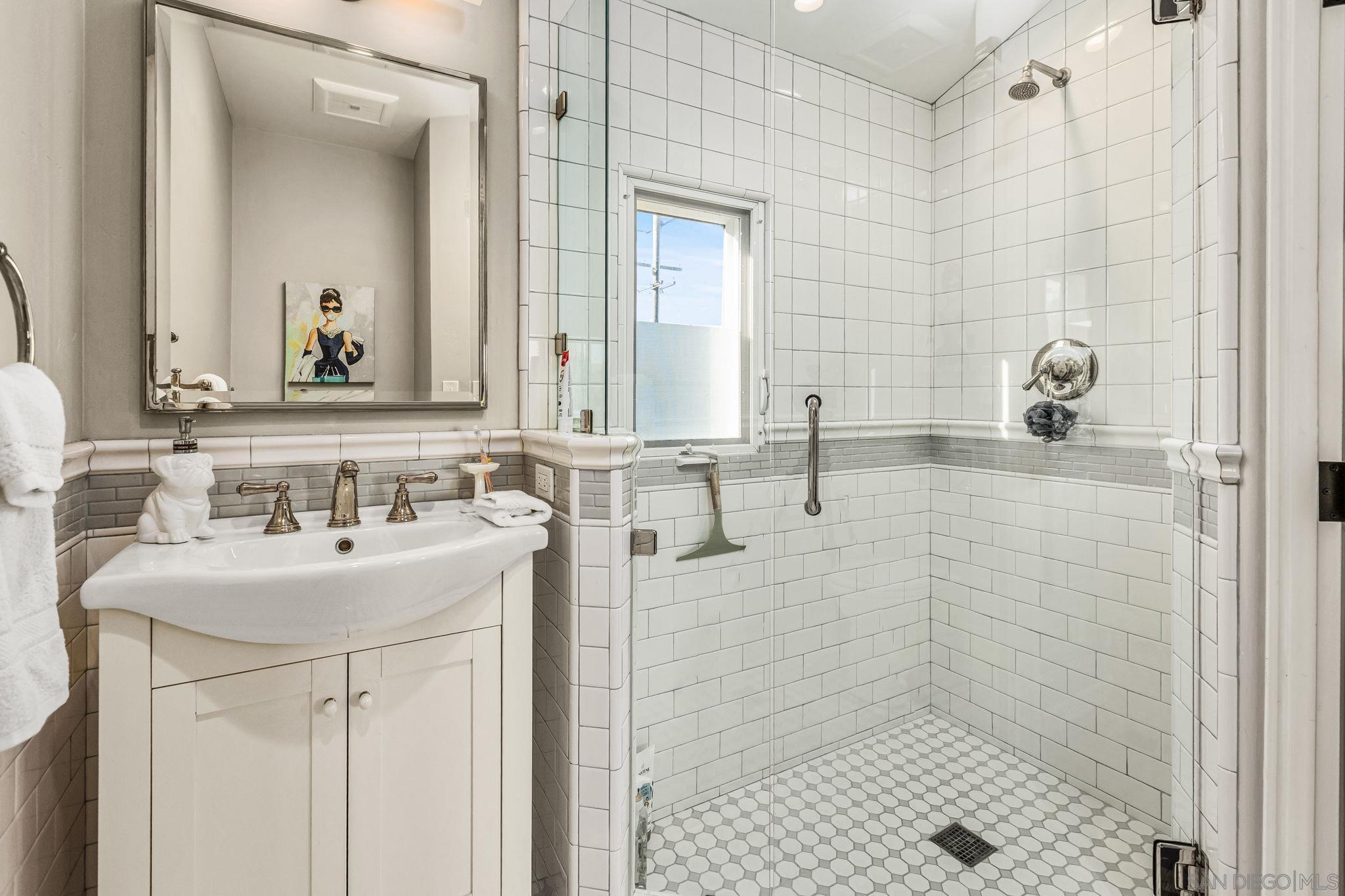 Detail Gallery Image 18 of 33 For 3647  Hyacinth Dr, San Diego,  CA 92106 - 3 Beds | 3 Baths