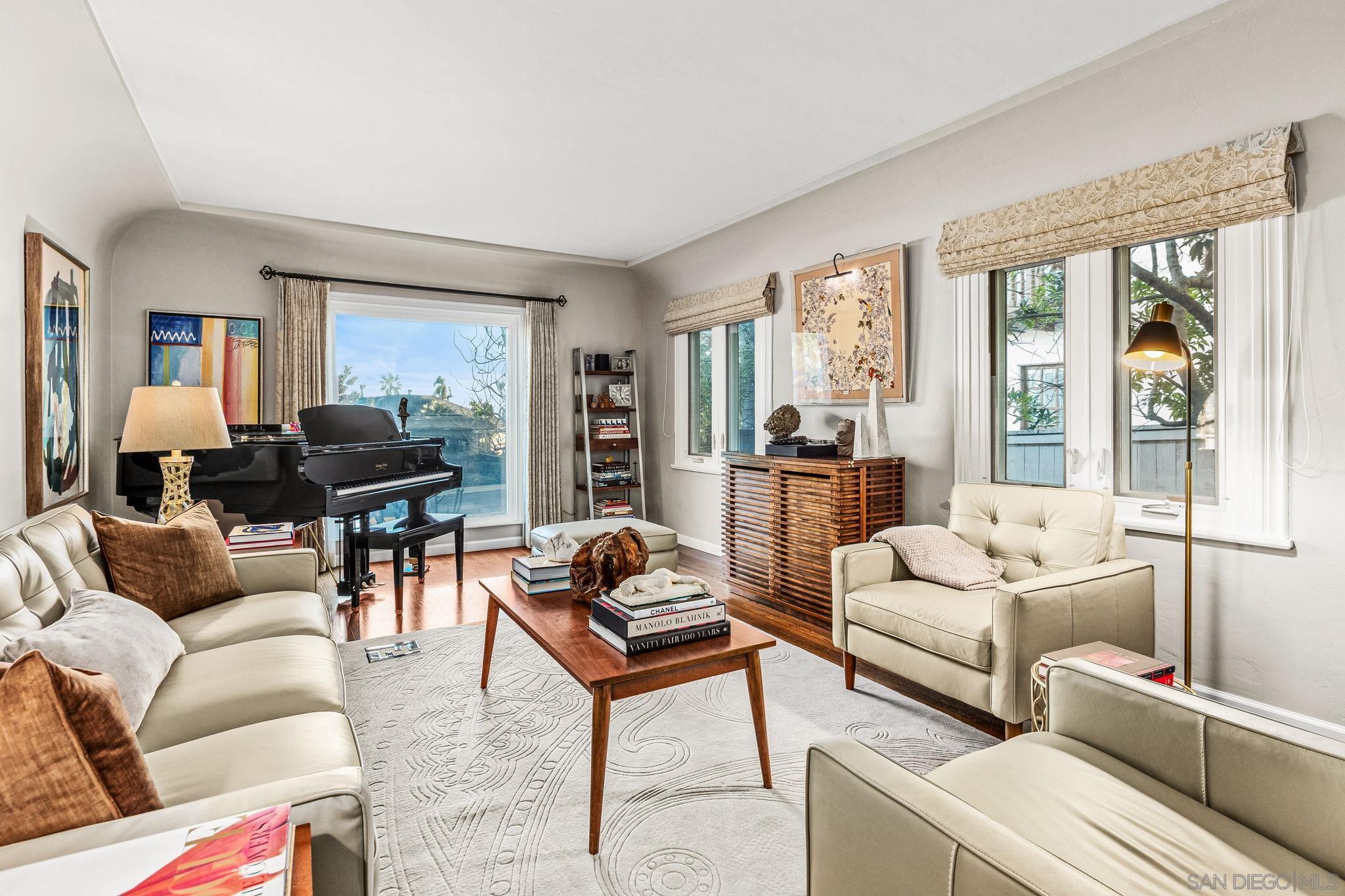 Detail Gallery Image 3 of 33 For 3647  Hyacinth Dr, San Diego,  CA 92106 - 3 Beds | 3 Baths