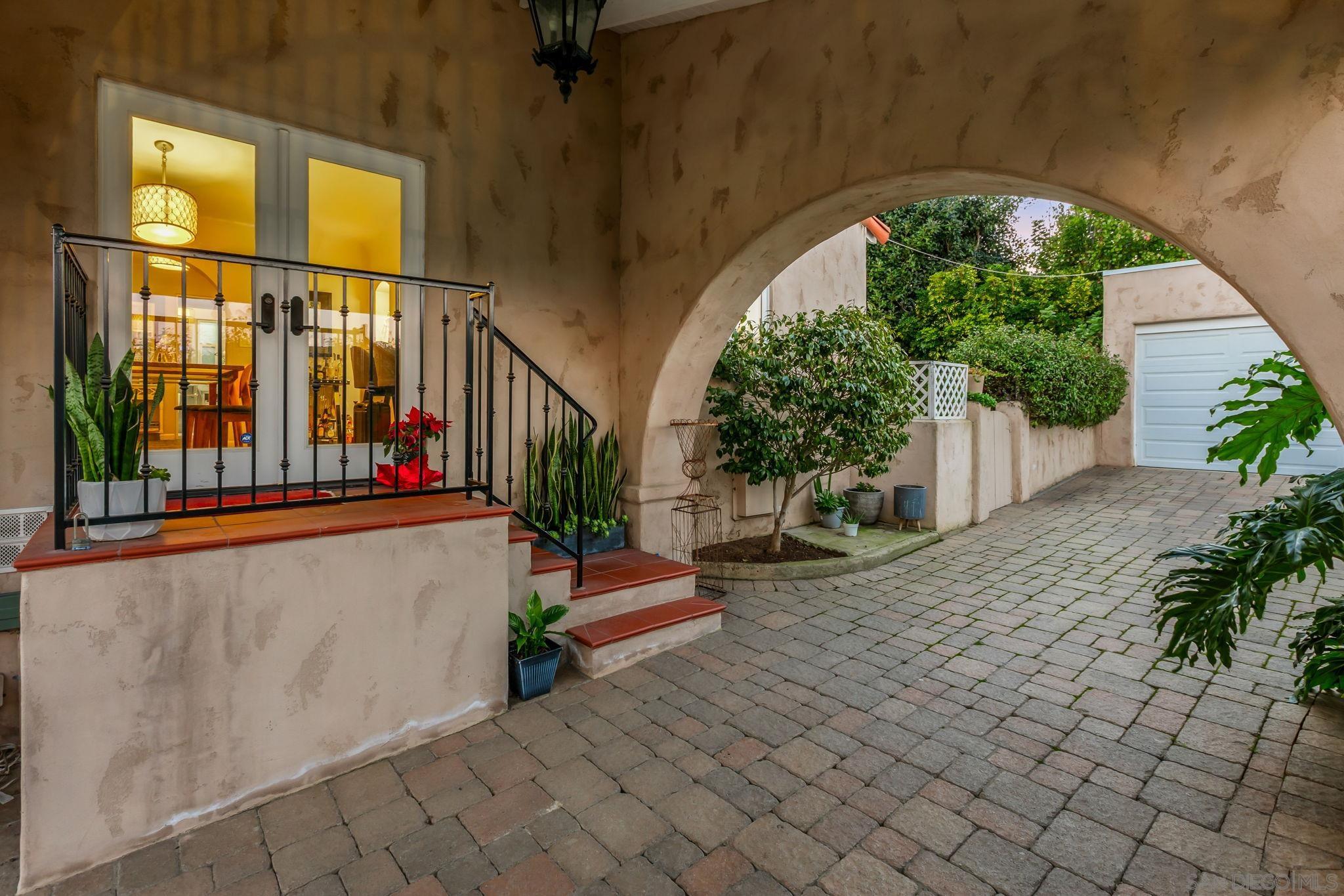 Detail Gallery Image 19 of 33 For 3647  Hyacinth Dr, San Diego,  CA 92106 - 3 Beds | 3 Baths