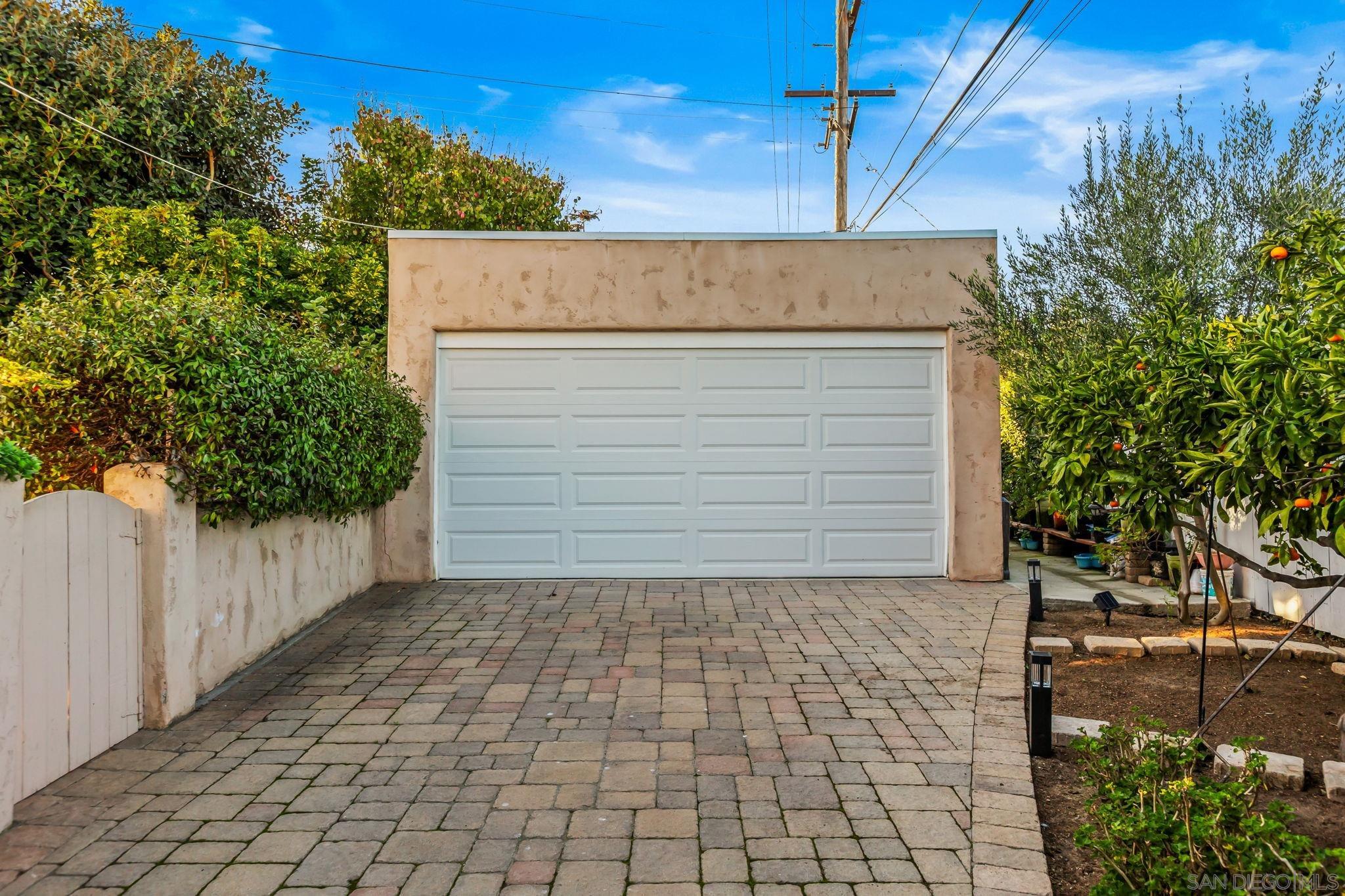 Detail Gallery Image 20 of 33 For 3647  Hyacinth Dr, San Diego,  CA 92106 - 3 Beds | 3 Baths