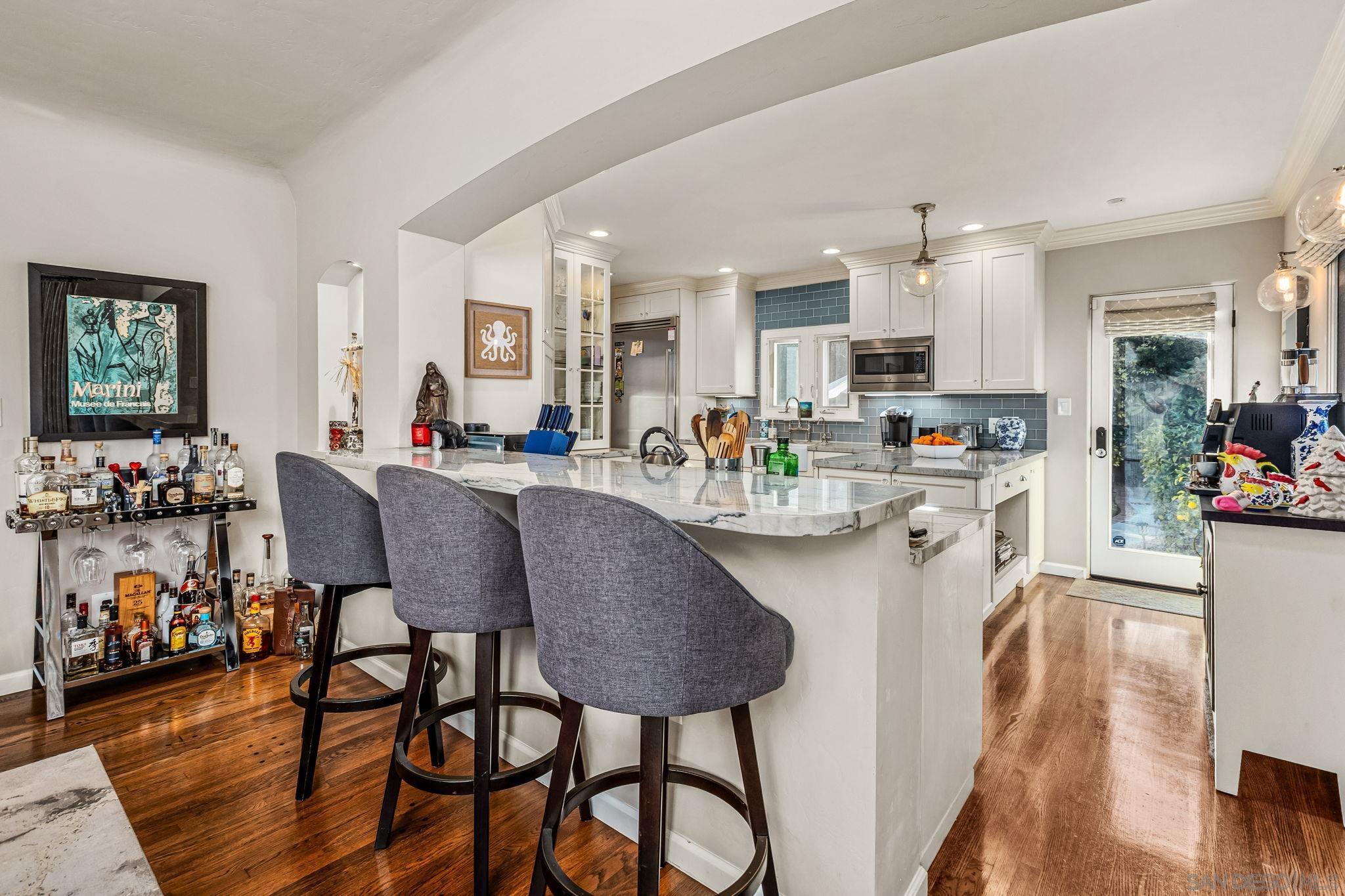 Detail Gallery Image 5 of 33 For 3647  Hyacinth Dr, San Diego,  CA 92106 - 3 Beds | 3 Baths