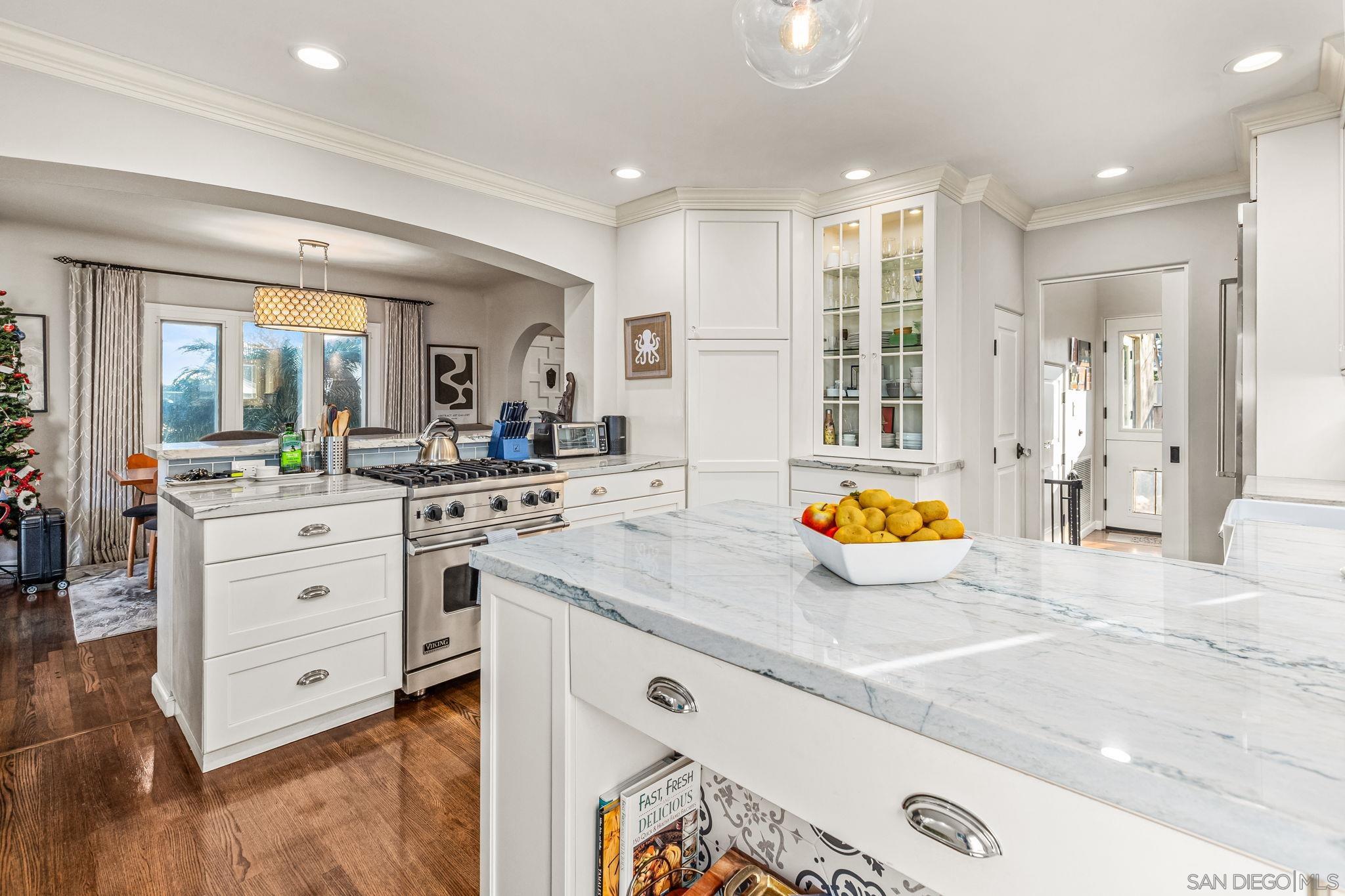 Detail Gallery Image 7 of 33 For 3647  Hyacinth Dr, San Diego,  CA 92106 - 3 Beds | 3 Baths