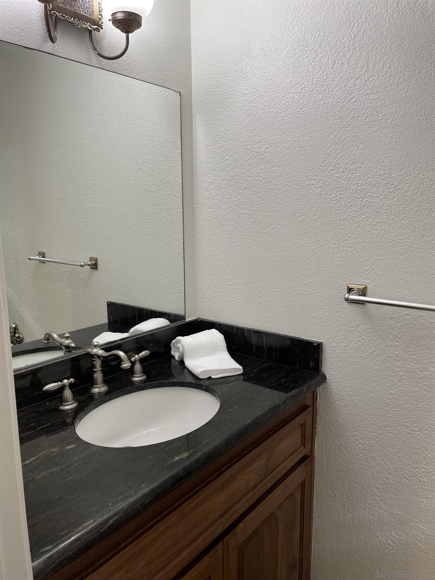 Detail Gallery Image 13 of 39 For 2356  Caminito Seguro, San Diego,  CA 92107 - 4 Beds | 2/1 Baths