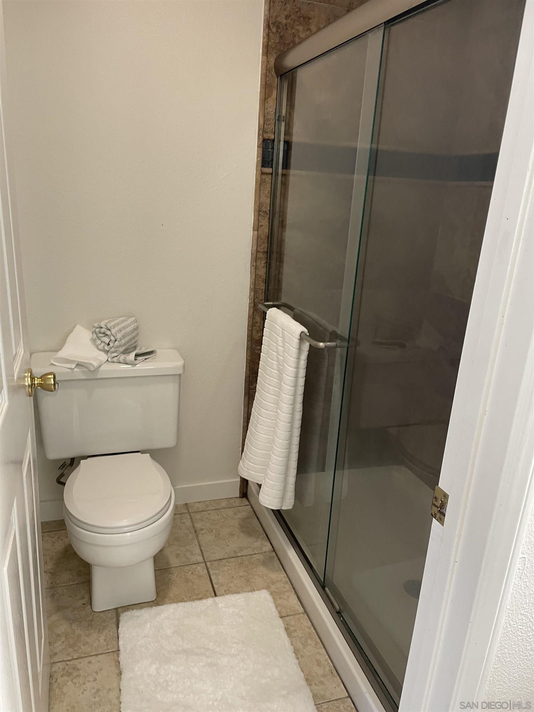 Detail Gallery Image 18 of 39 For 2356  Caminito Seguro, San Diego,  CA 92107 - 4 Beds | 2/1 Baths