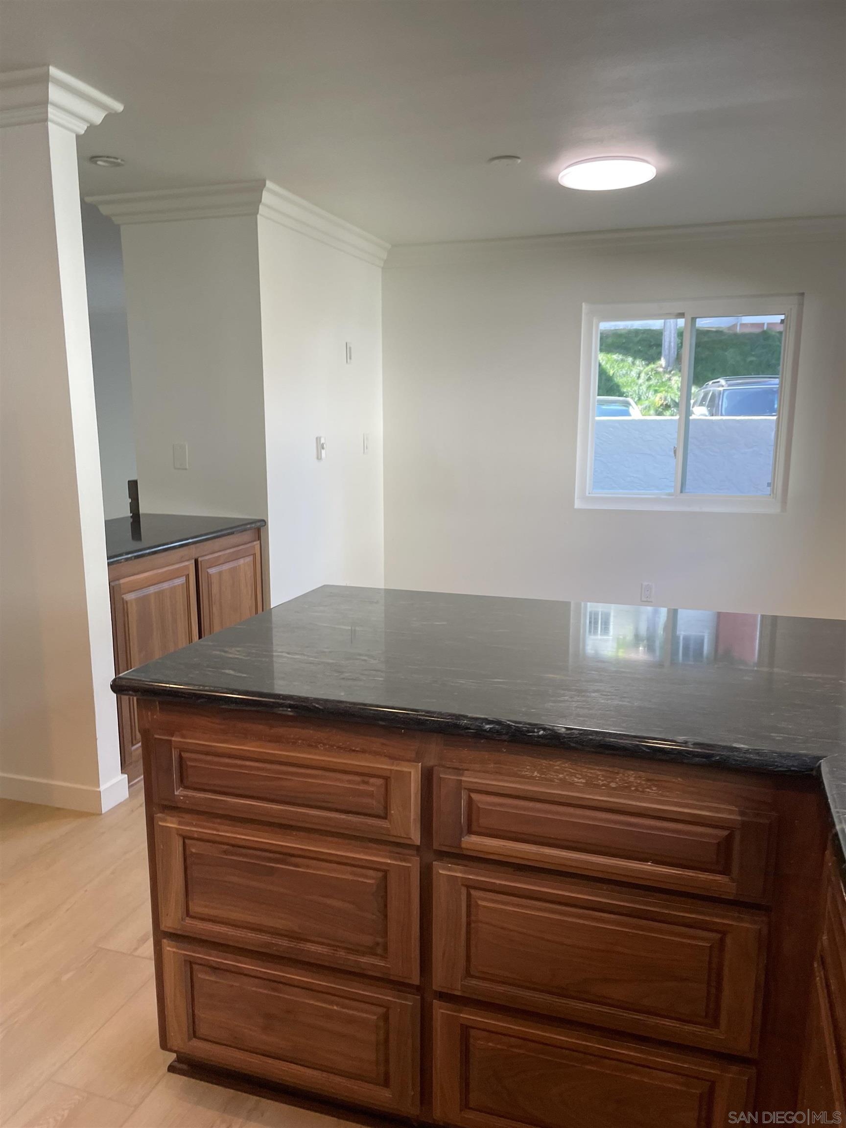 Detail Gallery Image 8 of 15 For 2356  Caminito Seguro, San Diego,  CA 92107 - 4 Beds | 2/1 Baths