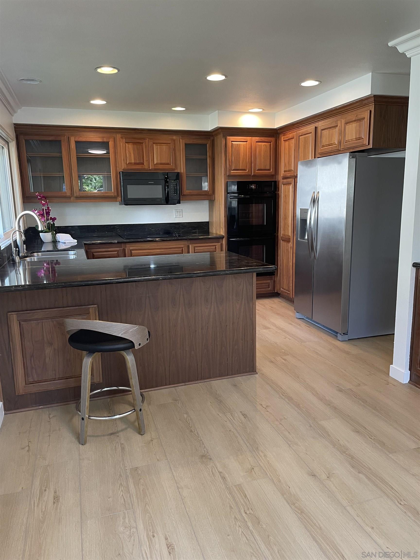 Detail Gallery Image 9 of 39 For 2356  Caminito Seguro, San Diego,  CA 92107 - 4 Beds | 2/1 Baths