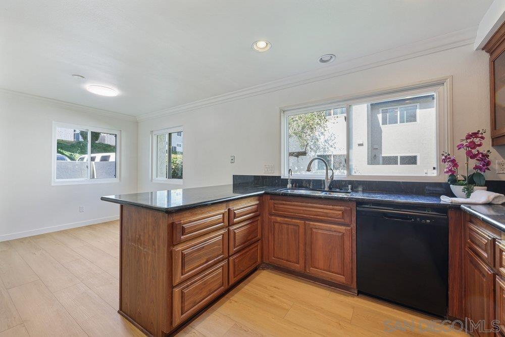 Detail Gallery Image 10 of 39 For 2356  Caminito Seguro, San Diego,  CA 92107 - 4 Beds | 2/1 Baths