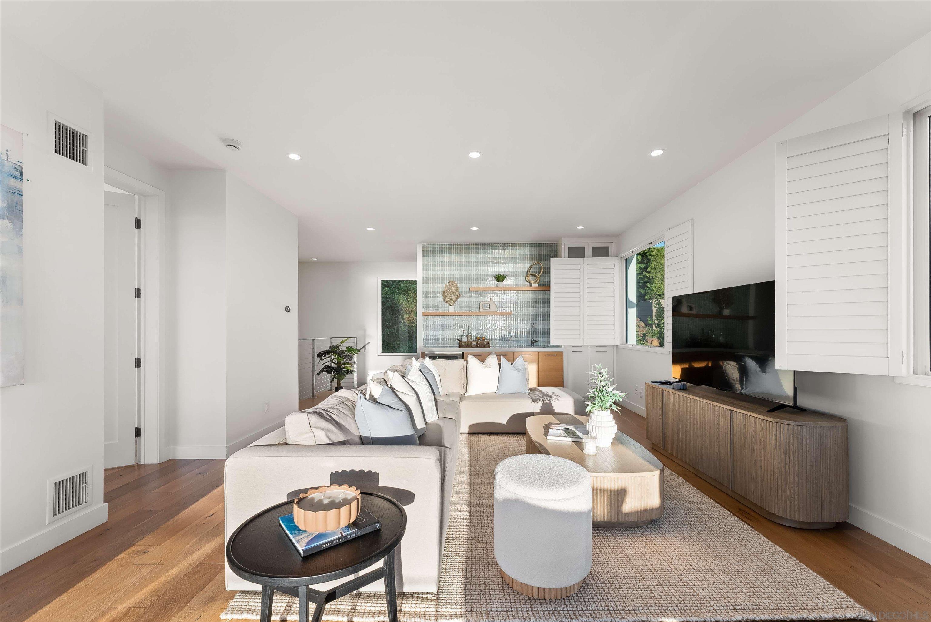 Detail Gallery Image 14 of 58 For 5663  Abalone Pl, La Jolla,  CA 92037 - 3 Beds | 3/1 Baths