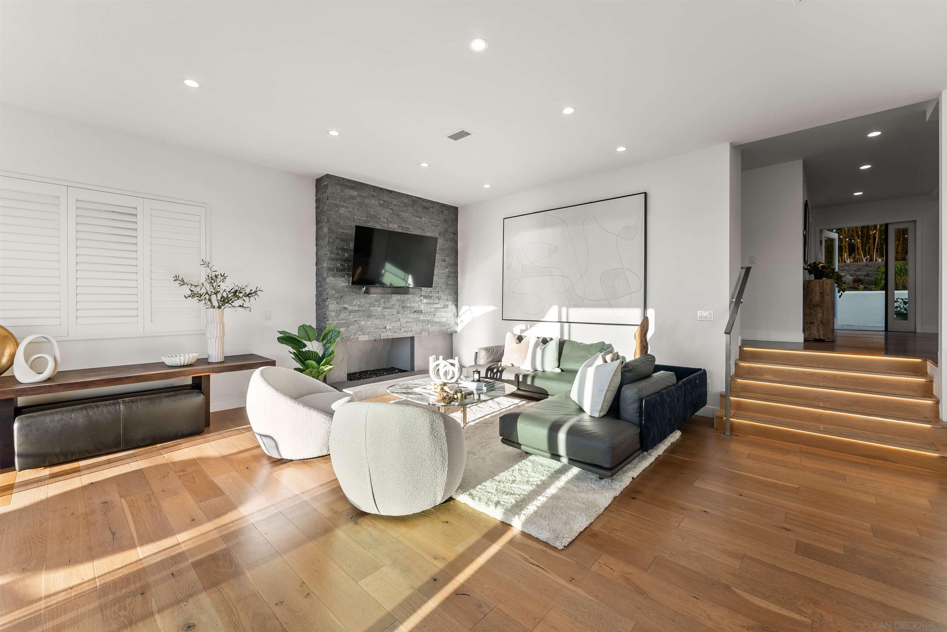 Detail Gallery Image 3 of 58 For 5663  Abalone Pl, La Jolla,  CA 92037 - 3 Beds | 3/1 Baths