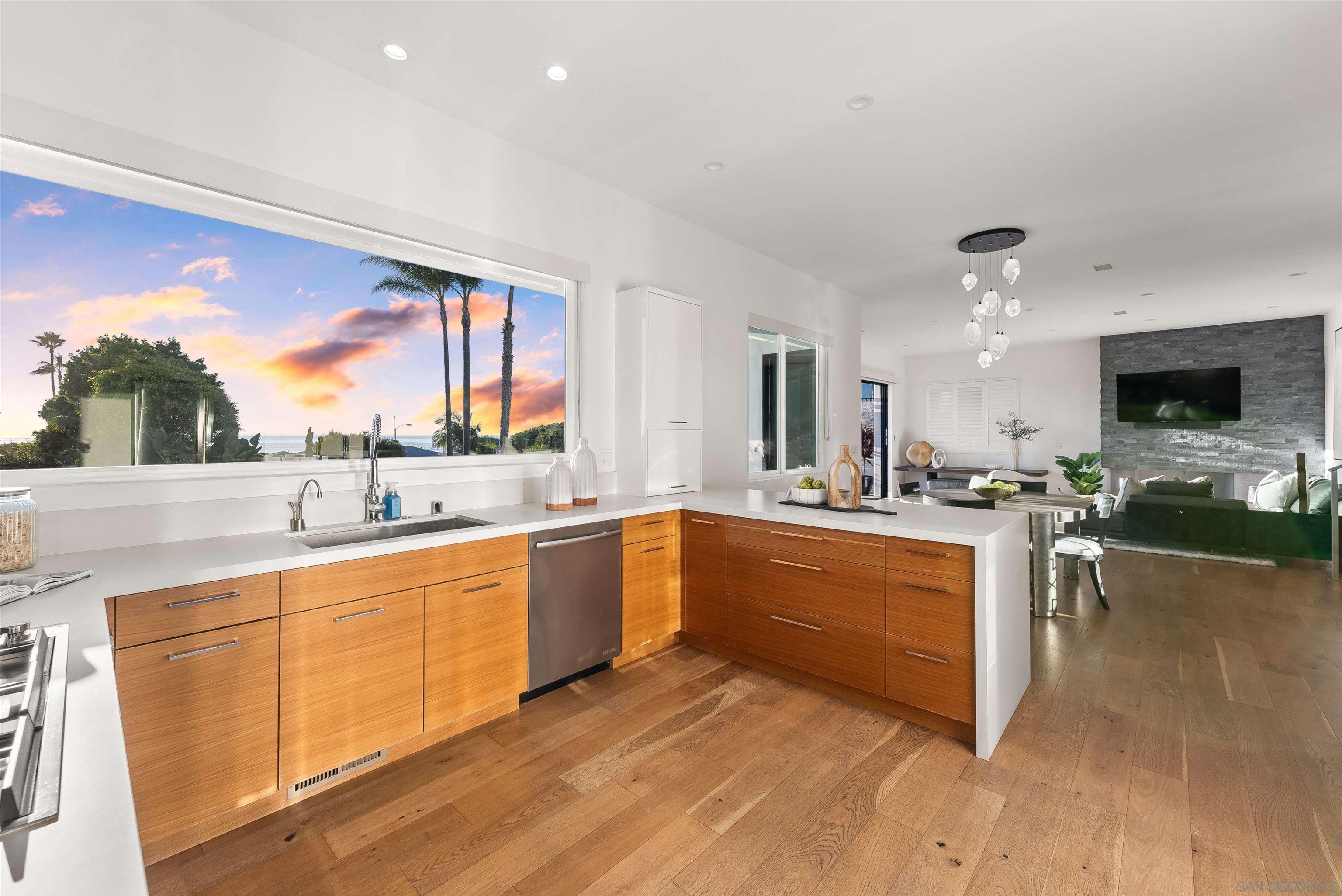 Detail Gallery Image 6 of 58 For 5663  Abalone Pl, La Jolla,  CA 92037 - 3 Beds | 3/1 Baths