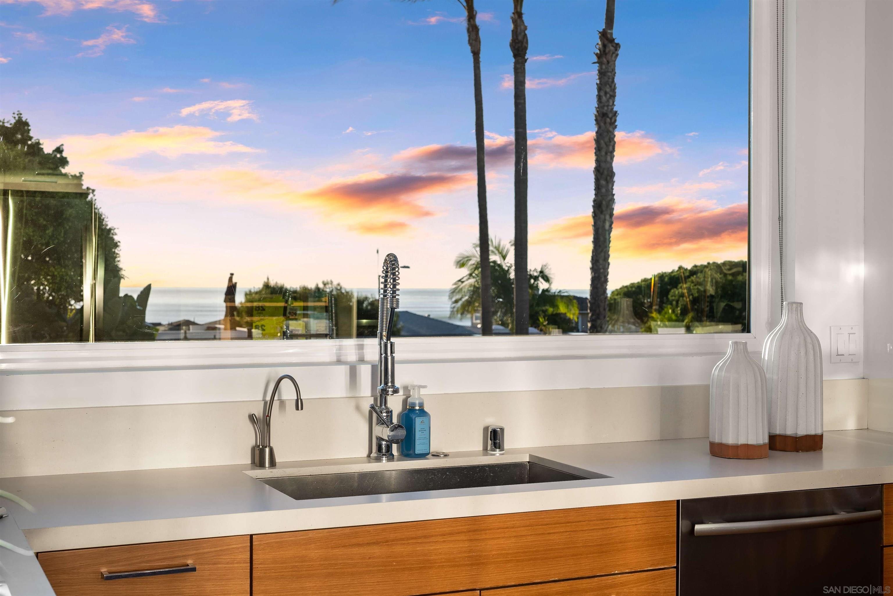 Detail Gallery Image 7 of 58 For 5663  Abalone Pl, La Jolla,  CA 92037 - 3 Beds | 3/1 Baths