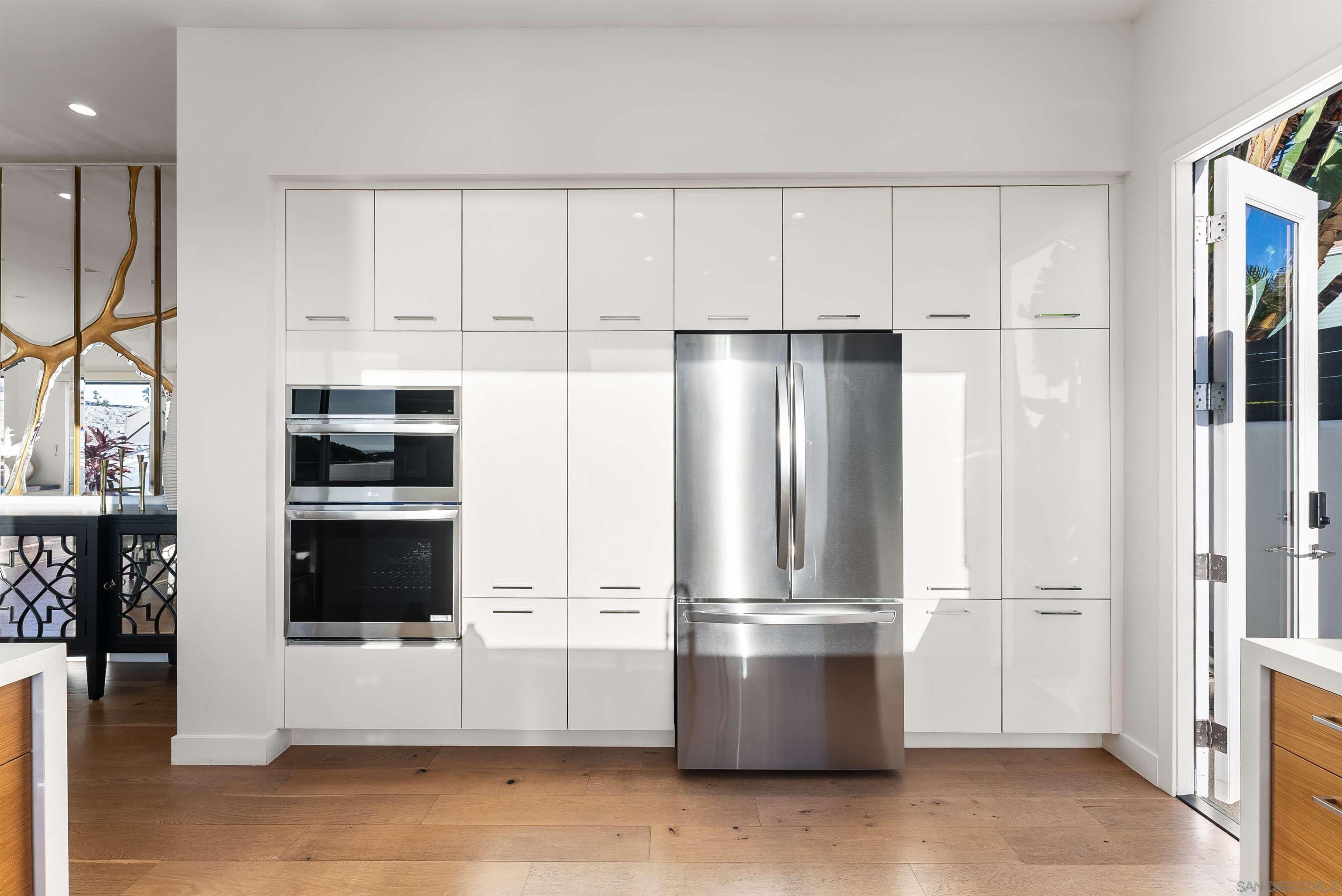 Detail Gallery Image 9 of 58 For 5663  Abalone Pl, La Jolla,  CA 92037 - 3 Beds | 3/1 Baths