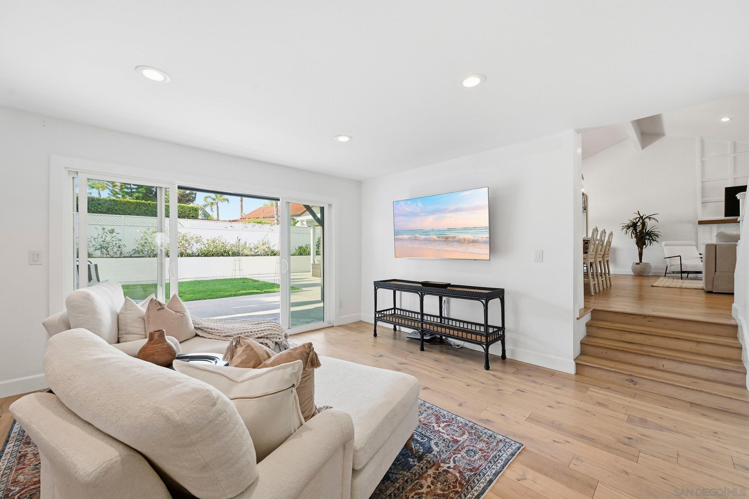 Detail Gallery Image 13 of 34 For 114  Cerro Street, Encinitas,  CA 92024 - 5 Beds | 3 Baths