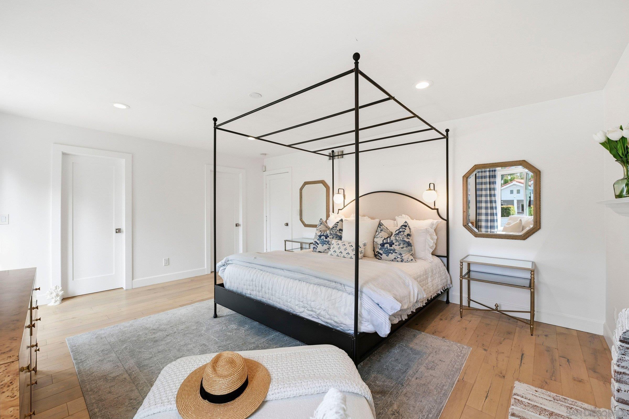 Detail Gallery Image 17 of 34 For 114  Cerro Street, Encinitas,  CA 92024 - 5 Beds | 3 Baths