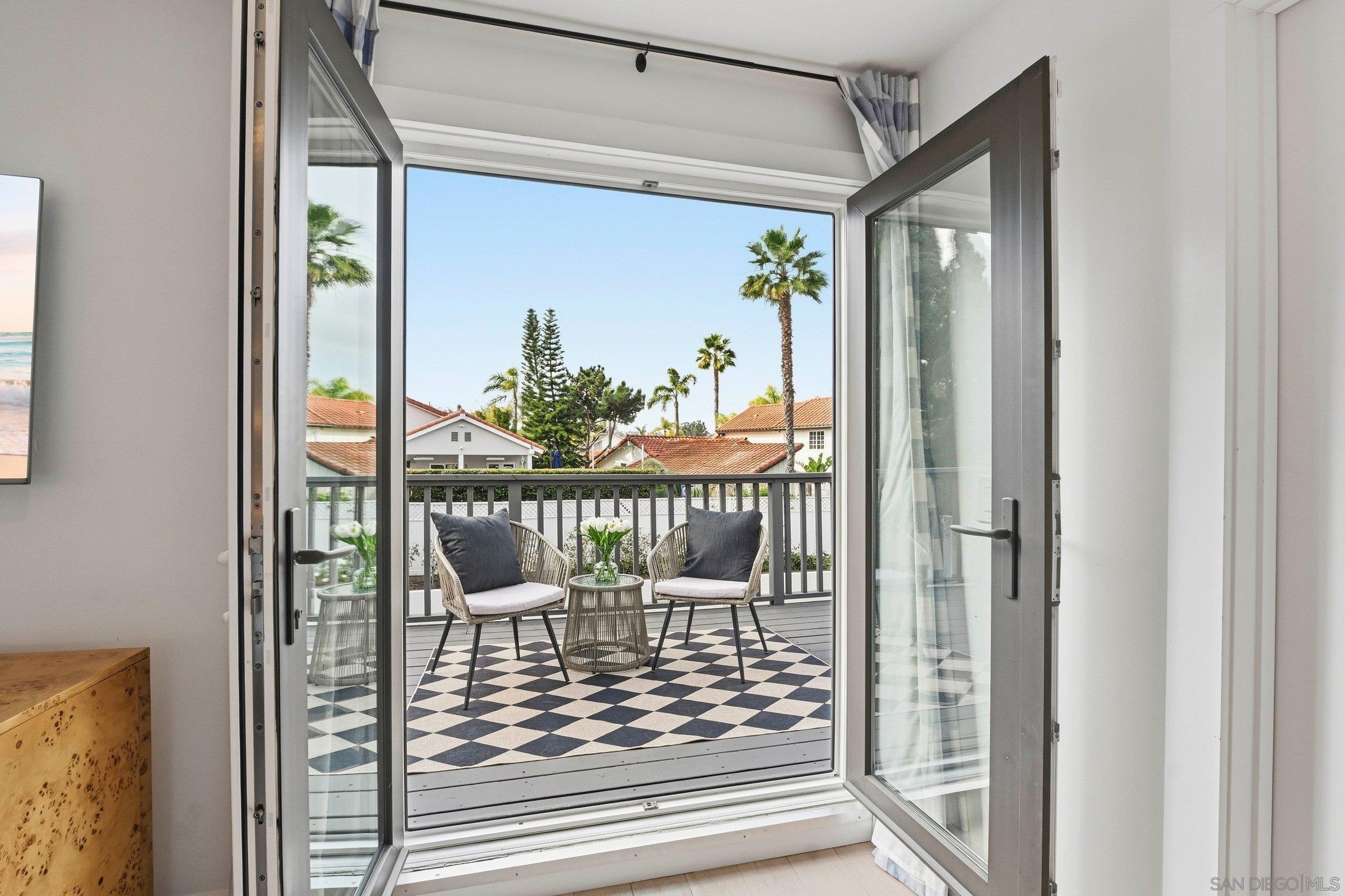 Detail Gallery Image 18 of 34 For 114  Cerro Street, Encinitas,  CA 92024 - 5 Beds | 3 Baths