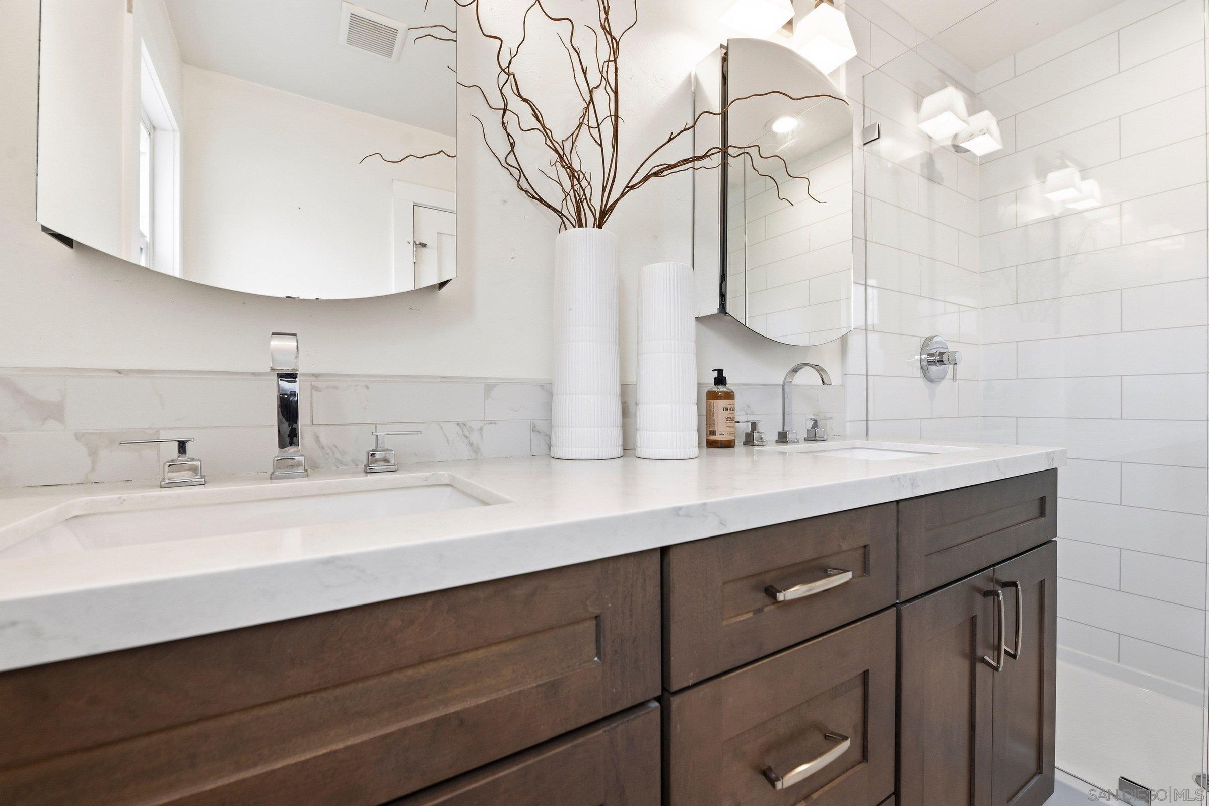 Detail Gallery Image 20 of 34 For 114  Cerro Street, Encinitas,  CA 92024 - 5 Beds | 3 Baths