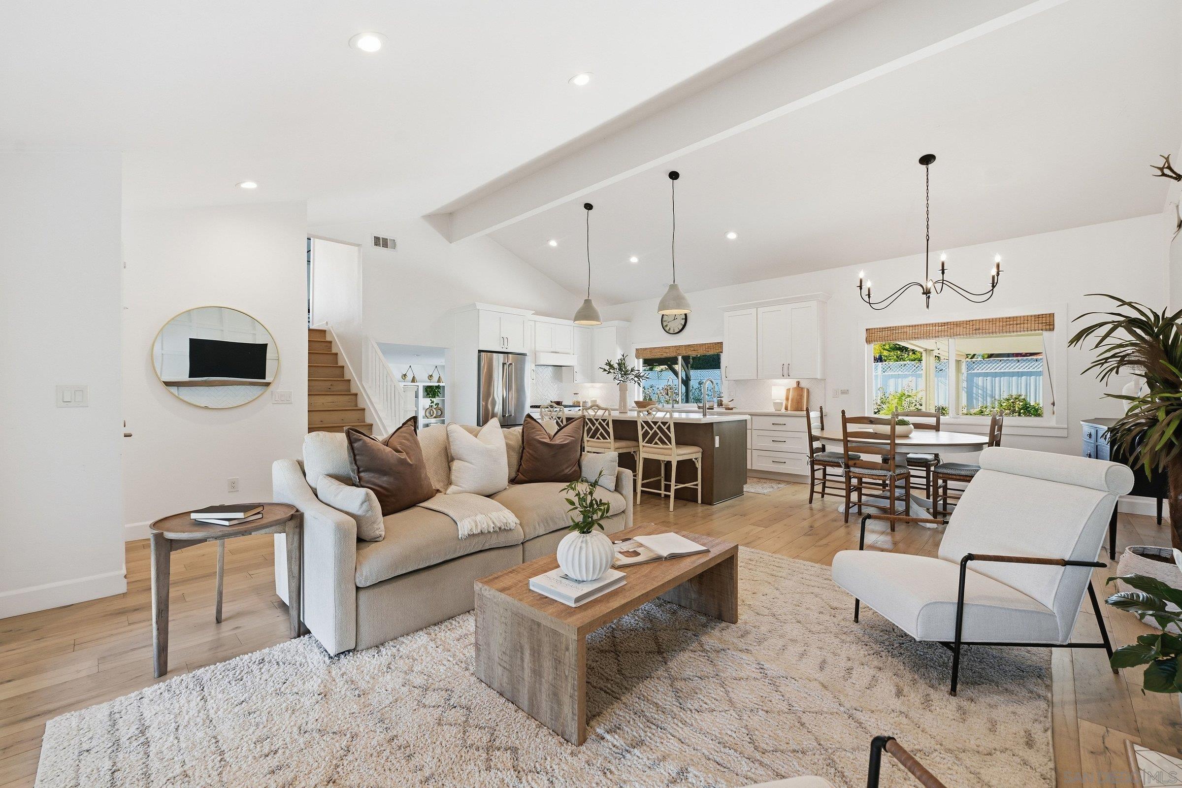 Detail Gallery Image 4 of 34 For 114  Cerro Street, Encinitas,  CA 92024 - 5 Beds | 3 Baths