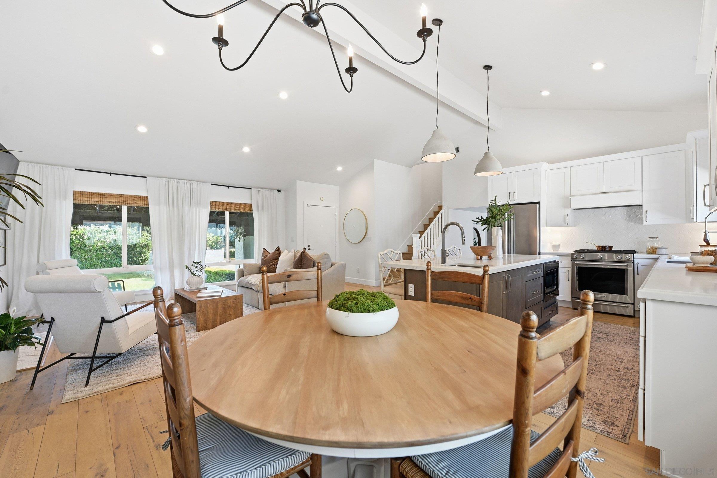 Detail Gallery Image 5 of 34 For 114  Cerro Street, Encinitas,  CA 92024 - 5 Beds | 3 Baths